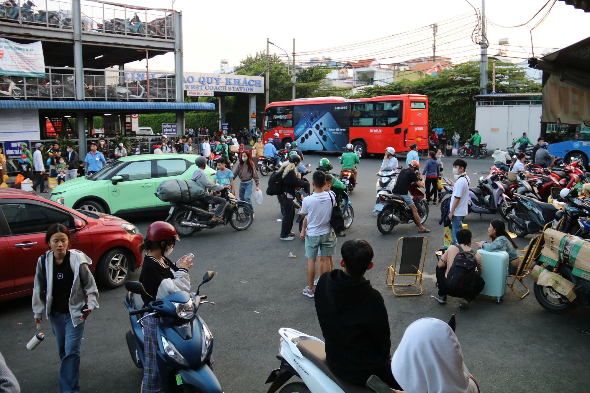 cua-ngo-phia-tay-321.jpg