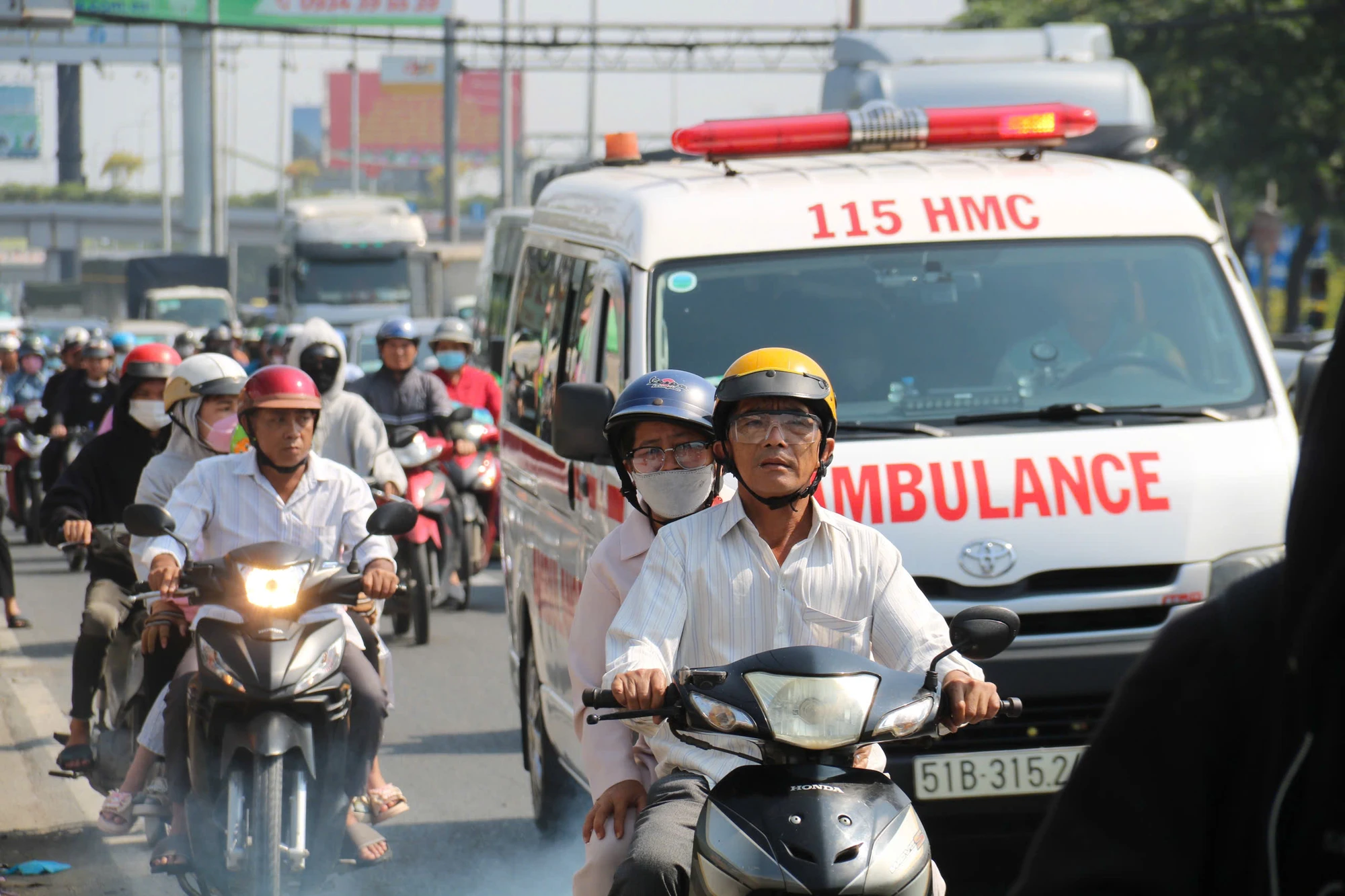 cua-ngo-phia-dong-54.jpg