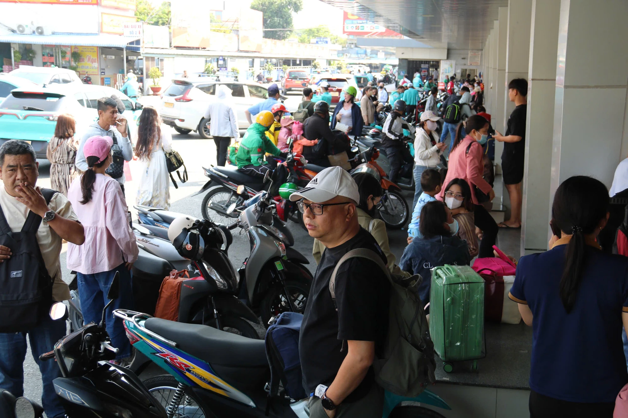 cua-ngo-phia-dong-59.jpg