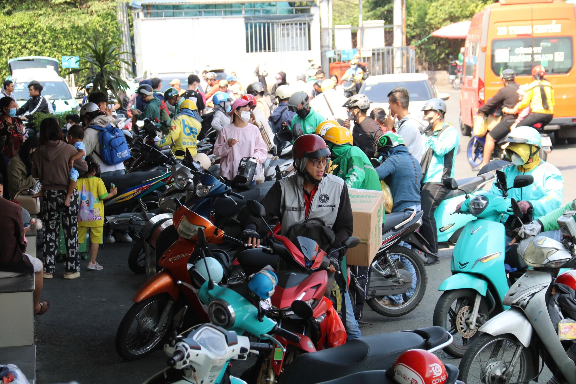 cua-ngo-phia-dong-60.jpg