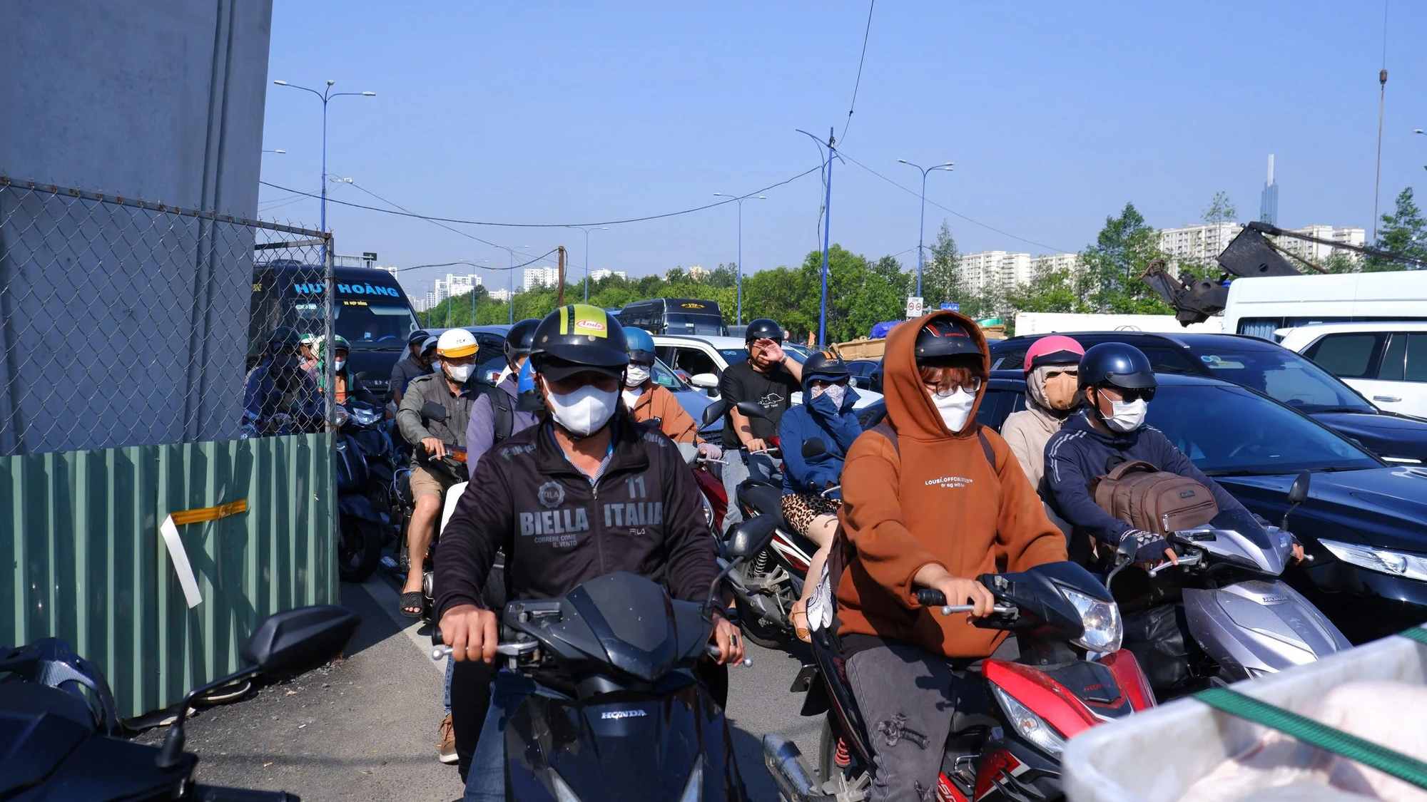 cua-ngo-phia-dong-64.jpg