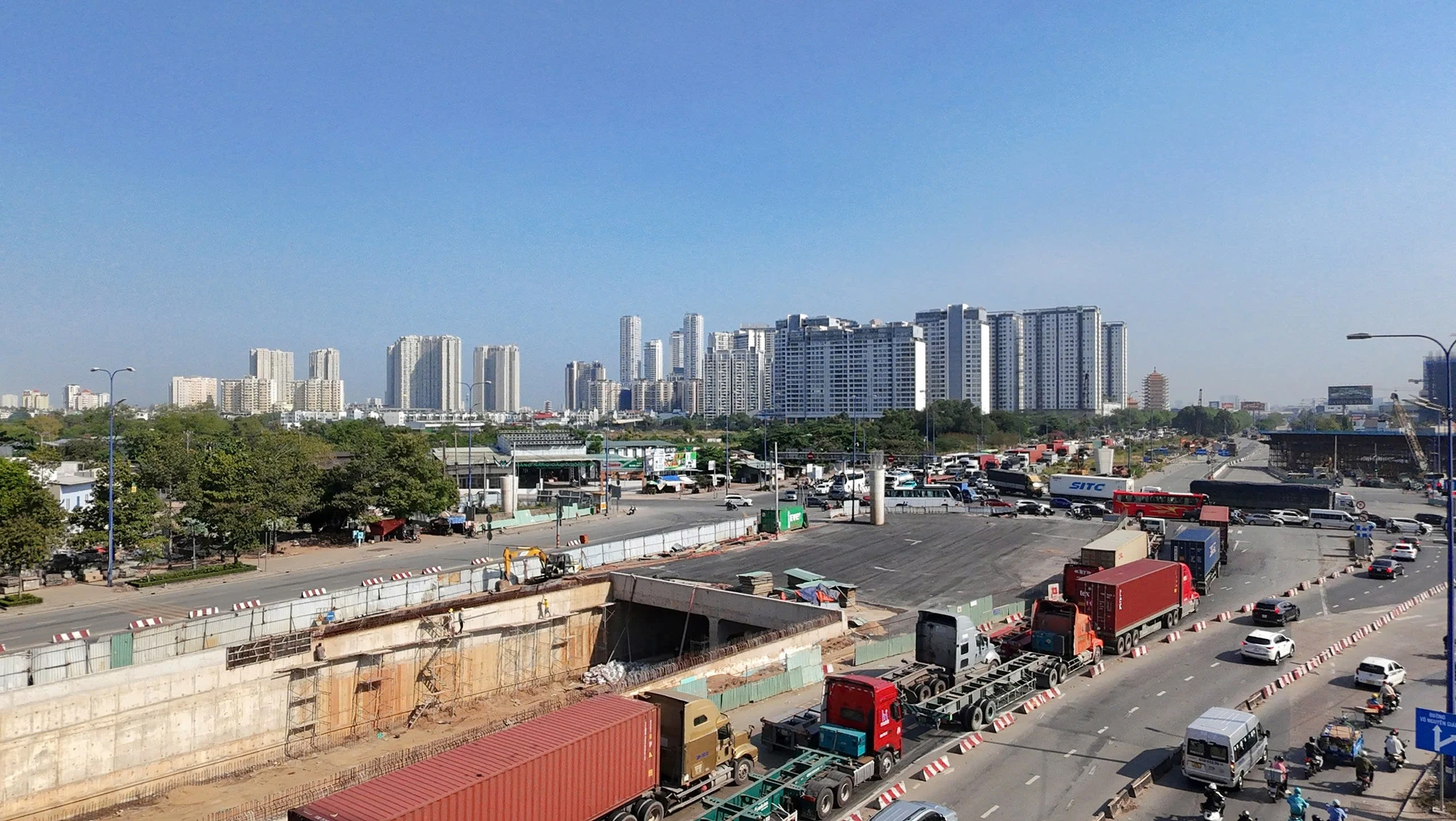 cua-ngo-phia-dong-70.jpg