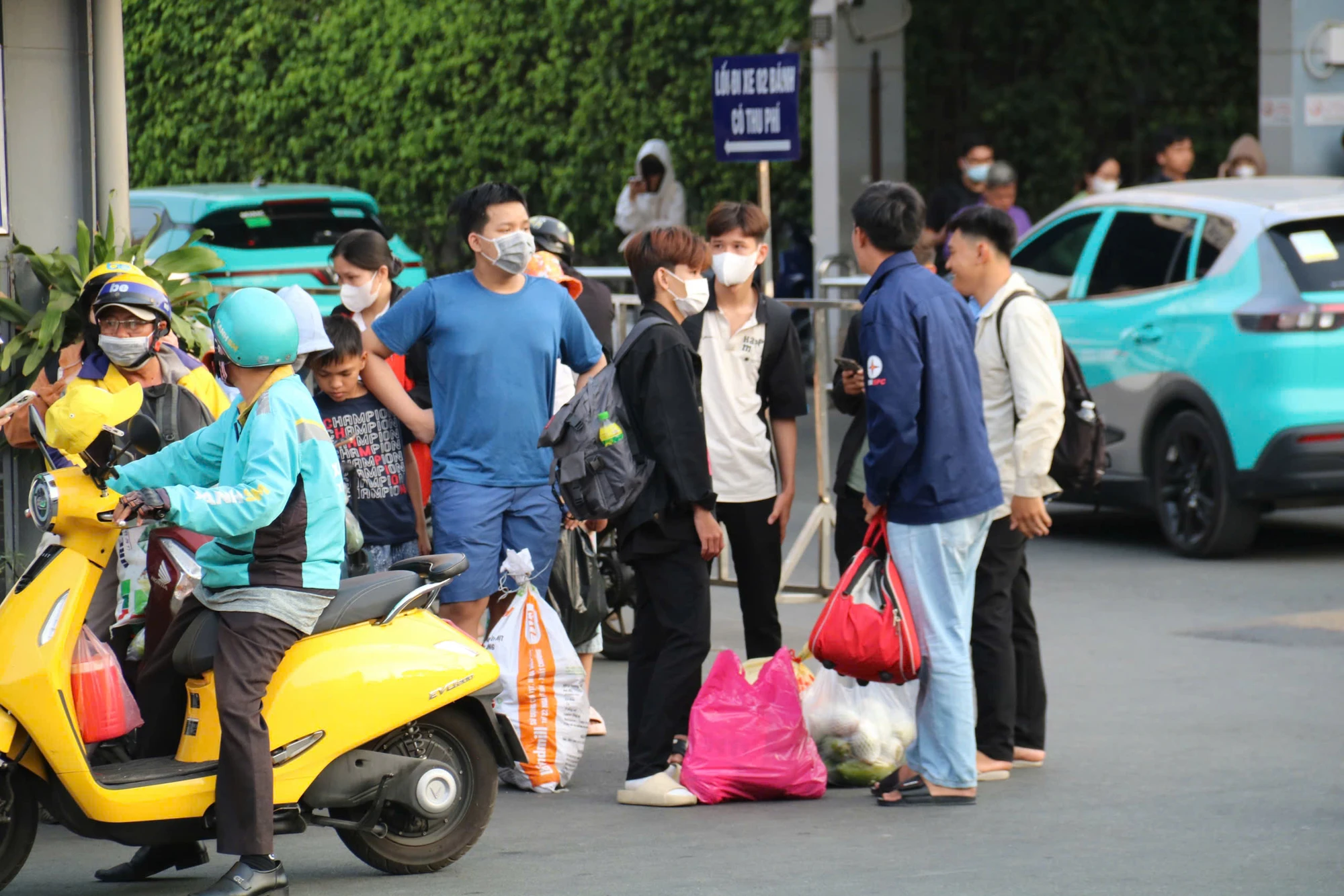 cua-ngo-TP.HCM-10.jpg