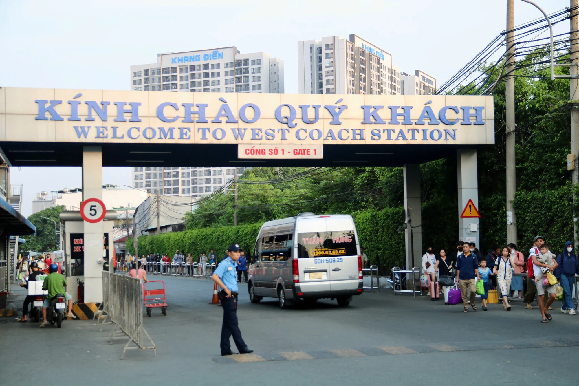 cua-ngo-TP.HCM-11.jpg