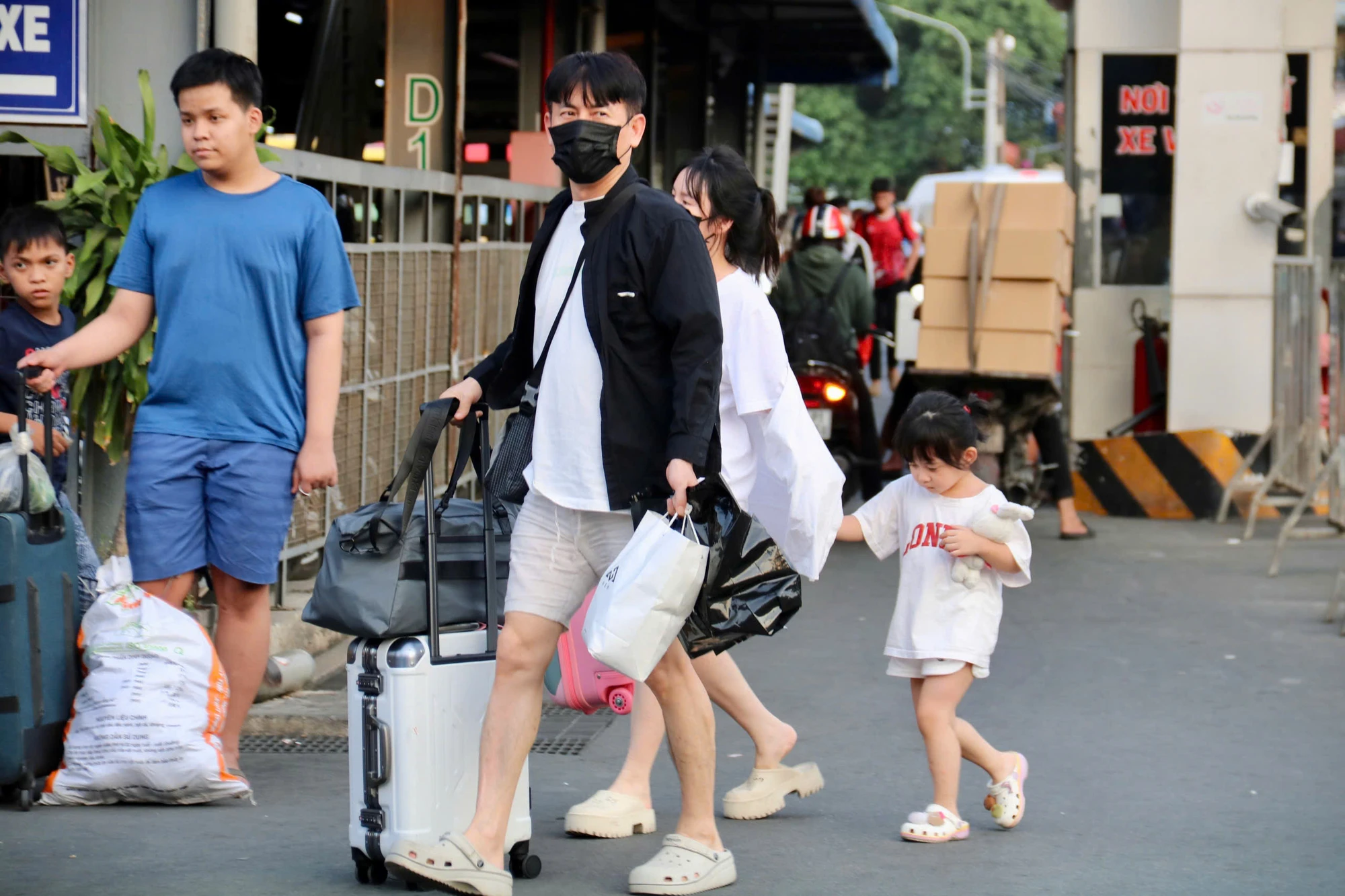 cua-ngo-TP.HCM-13.jpg