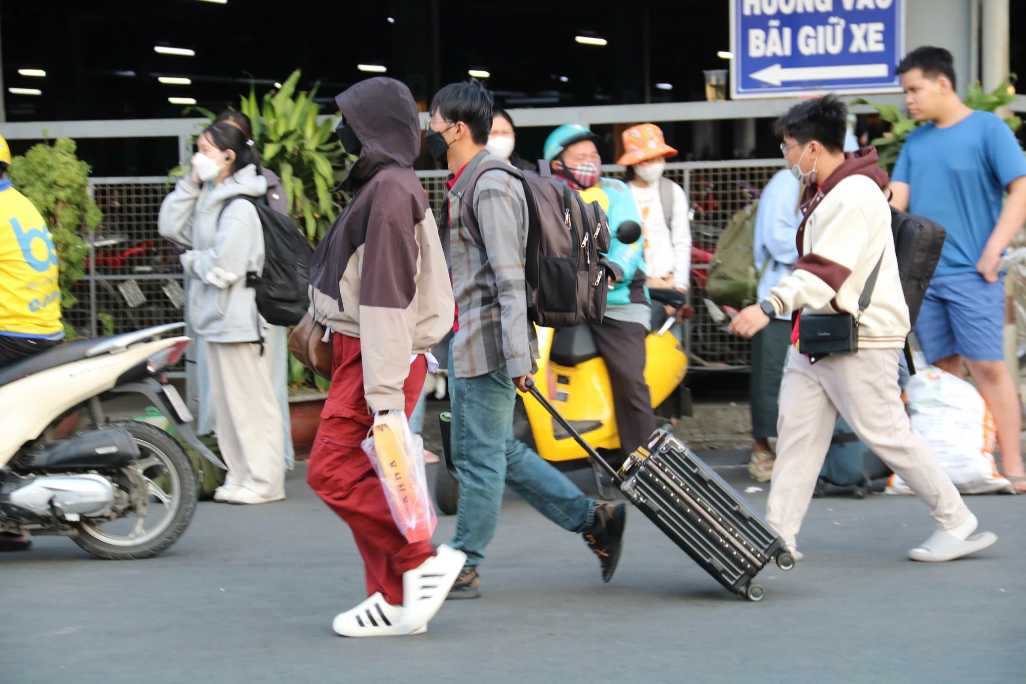 cua-ngo-TP.HCM-14.jpg