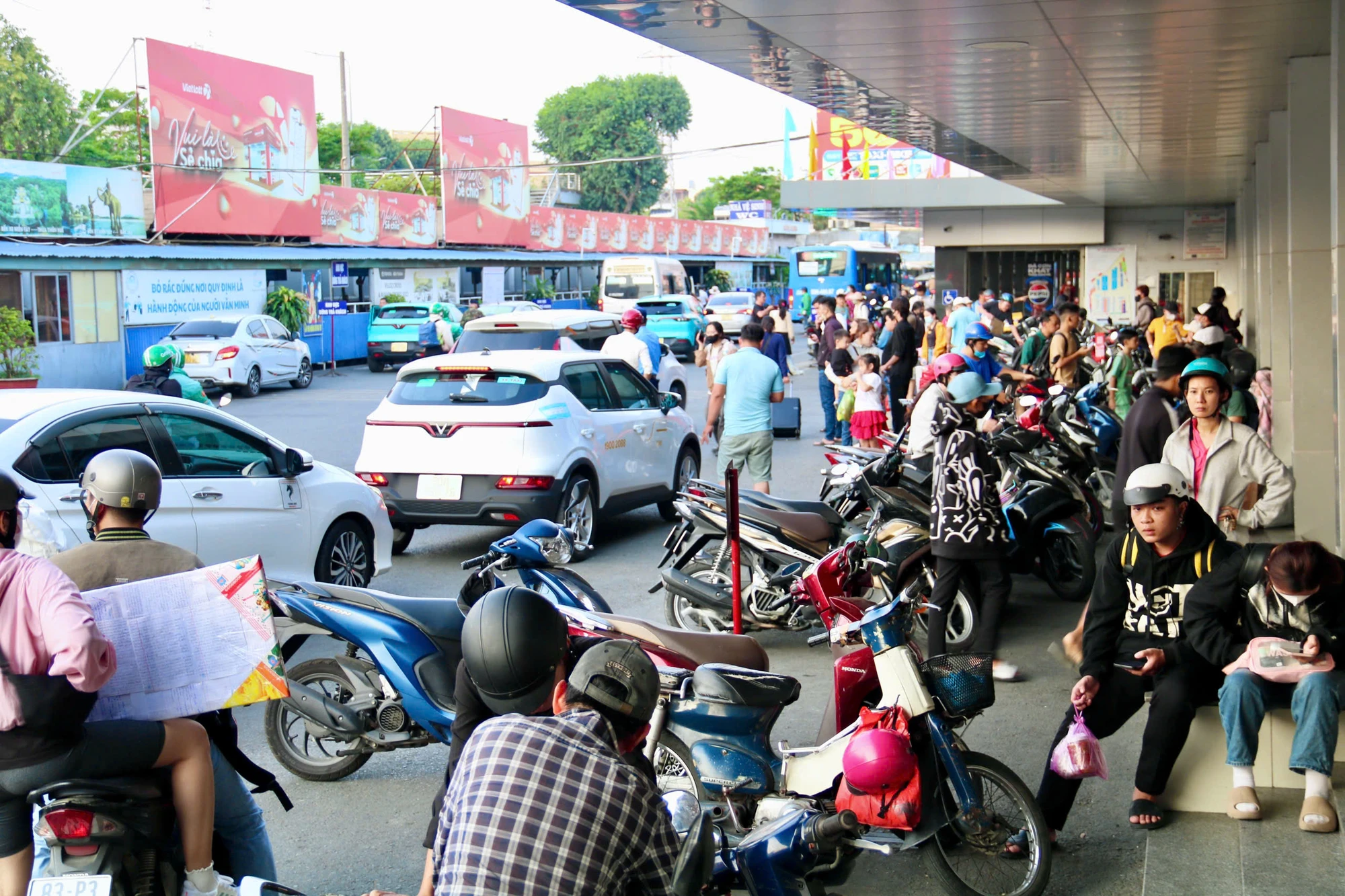 cua-ngo-TP.HCM-16.jpg