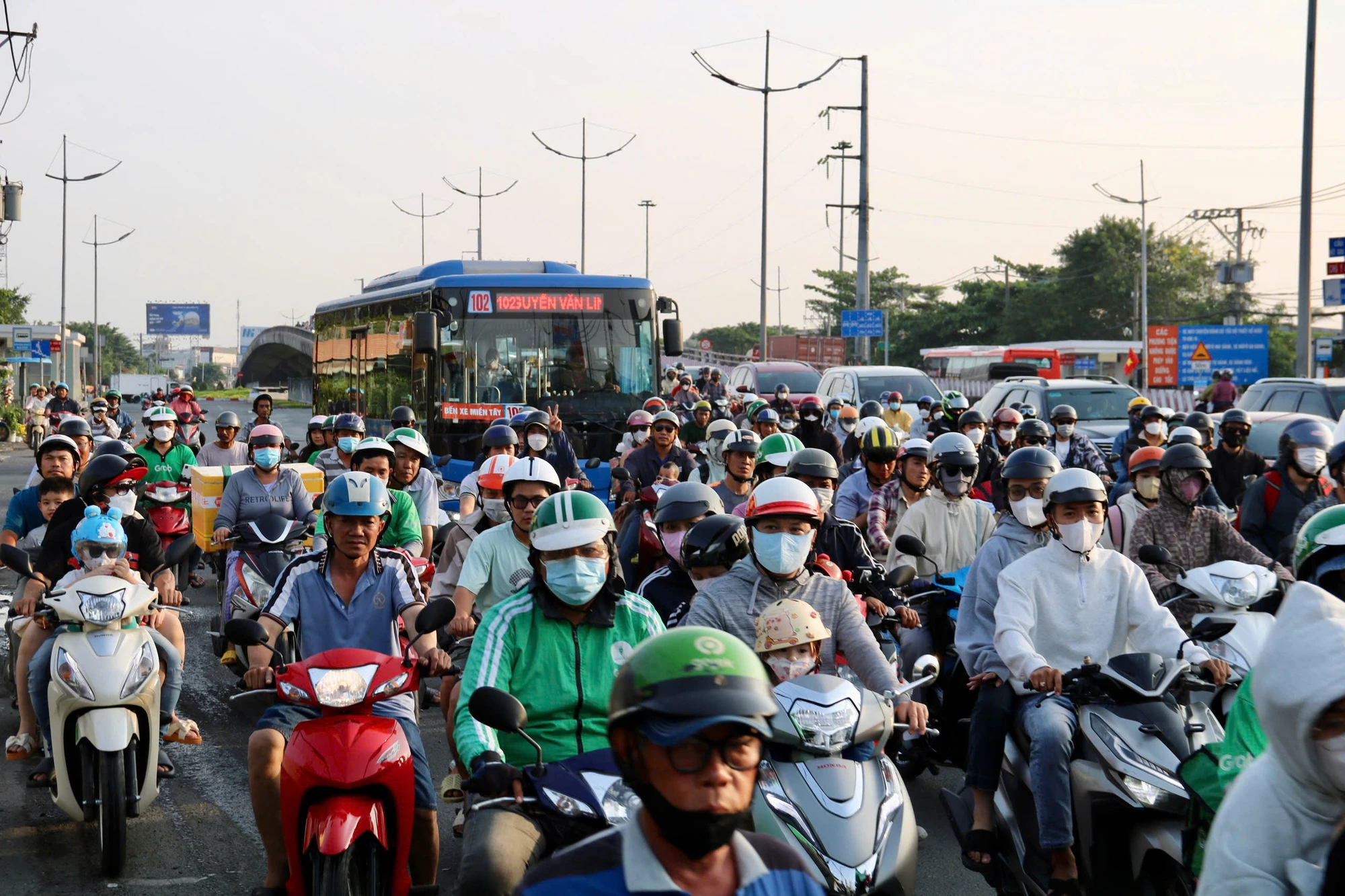 cua-ngo-TP.HCM-2.jpg