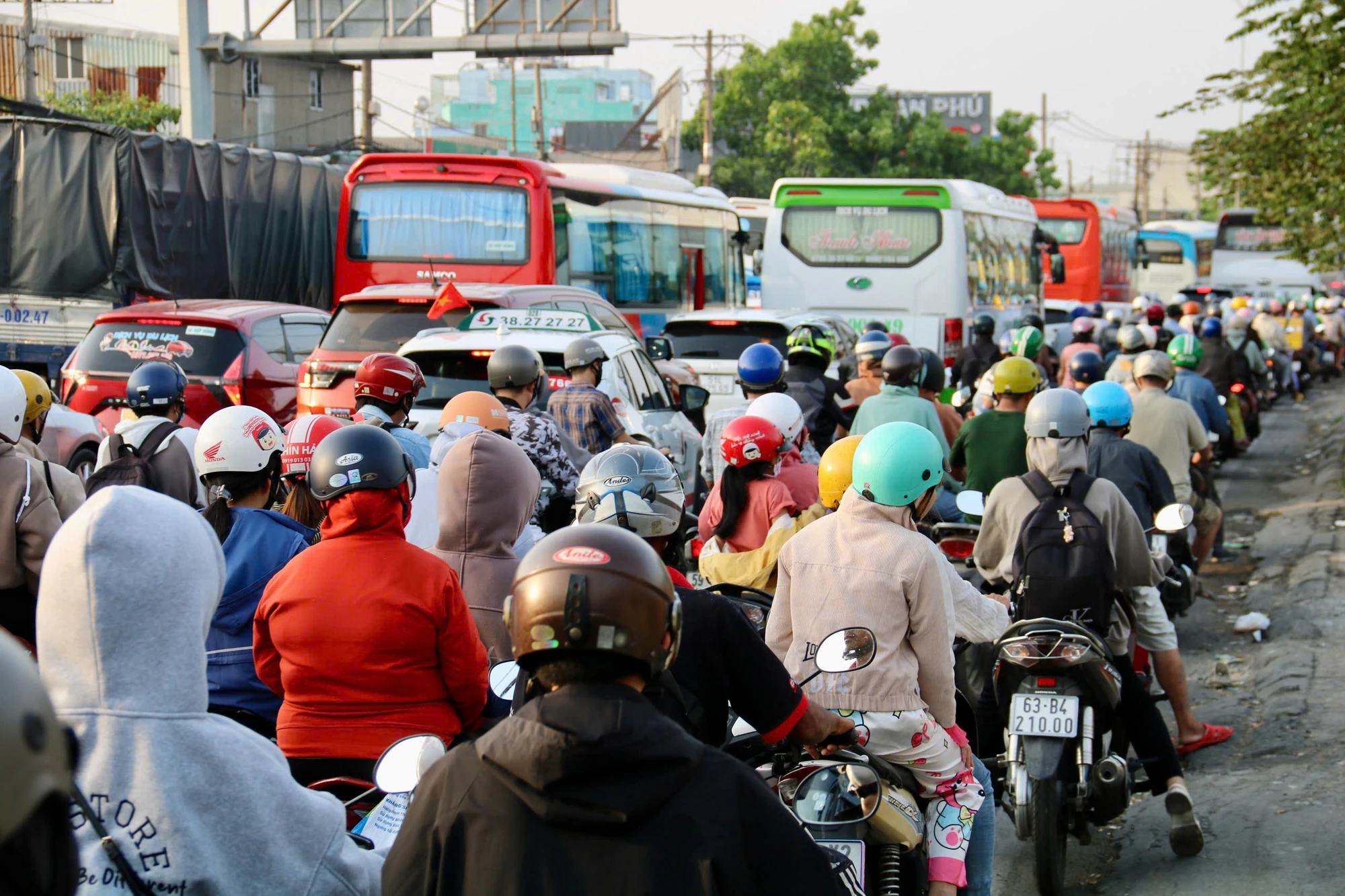 cua-ngo-TP.HCM-3.jpg
