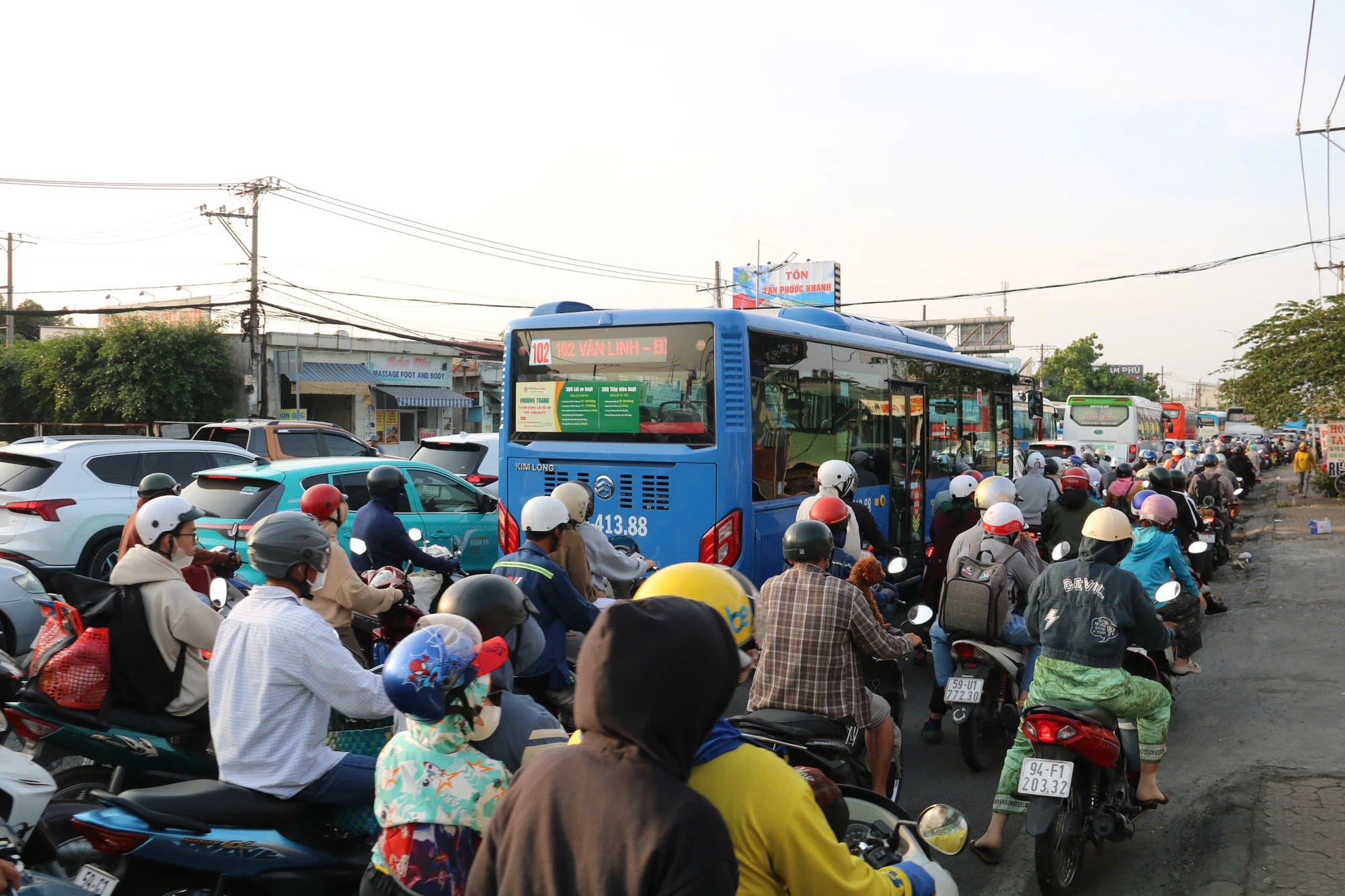 cua-ngo-TP.HCM-4.jpg