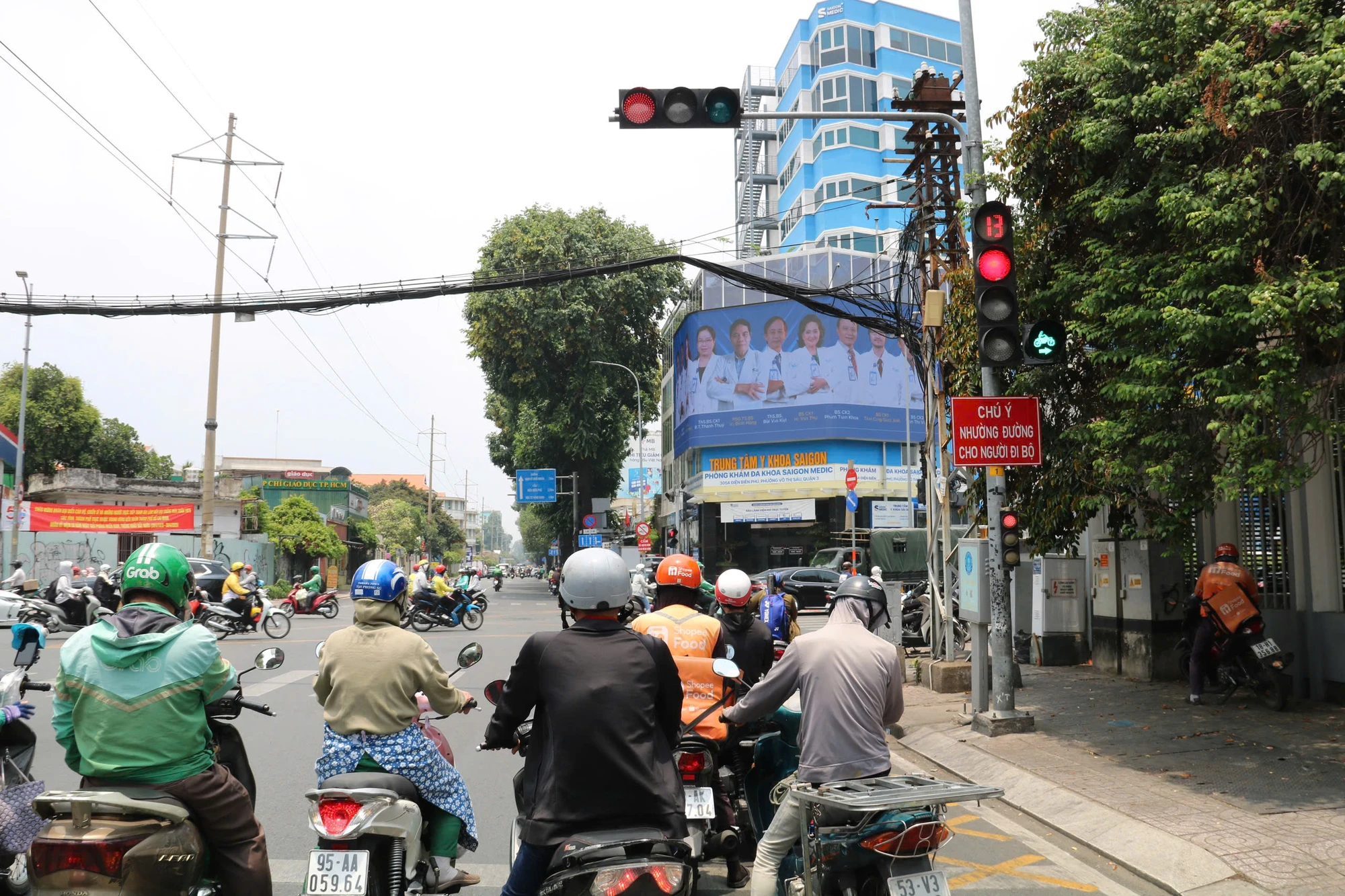 xe-re-phai.jpg