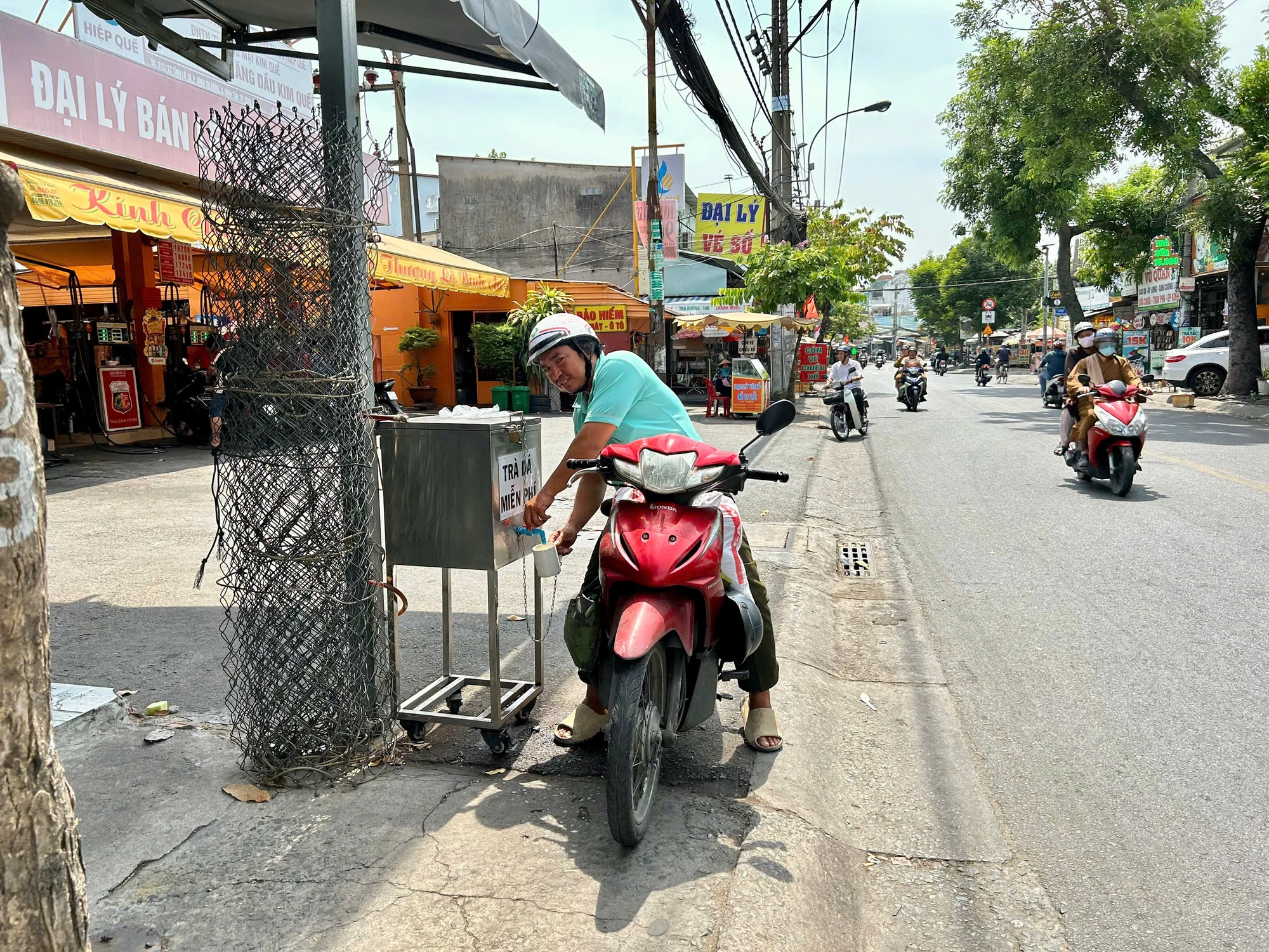 binh-nuoc-mien-phi-10.jpg