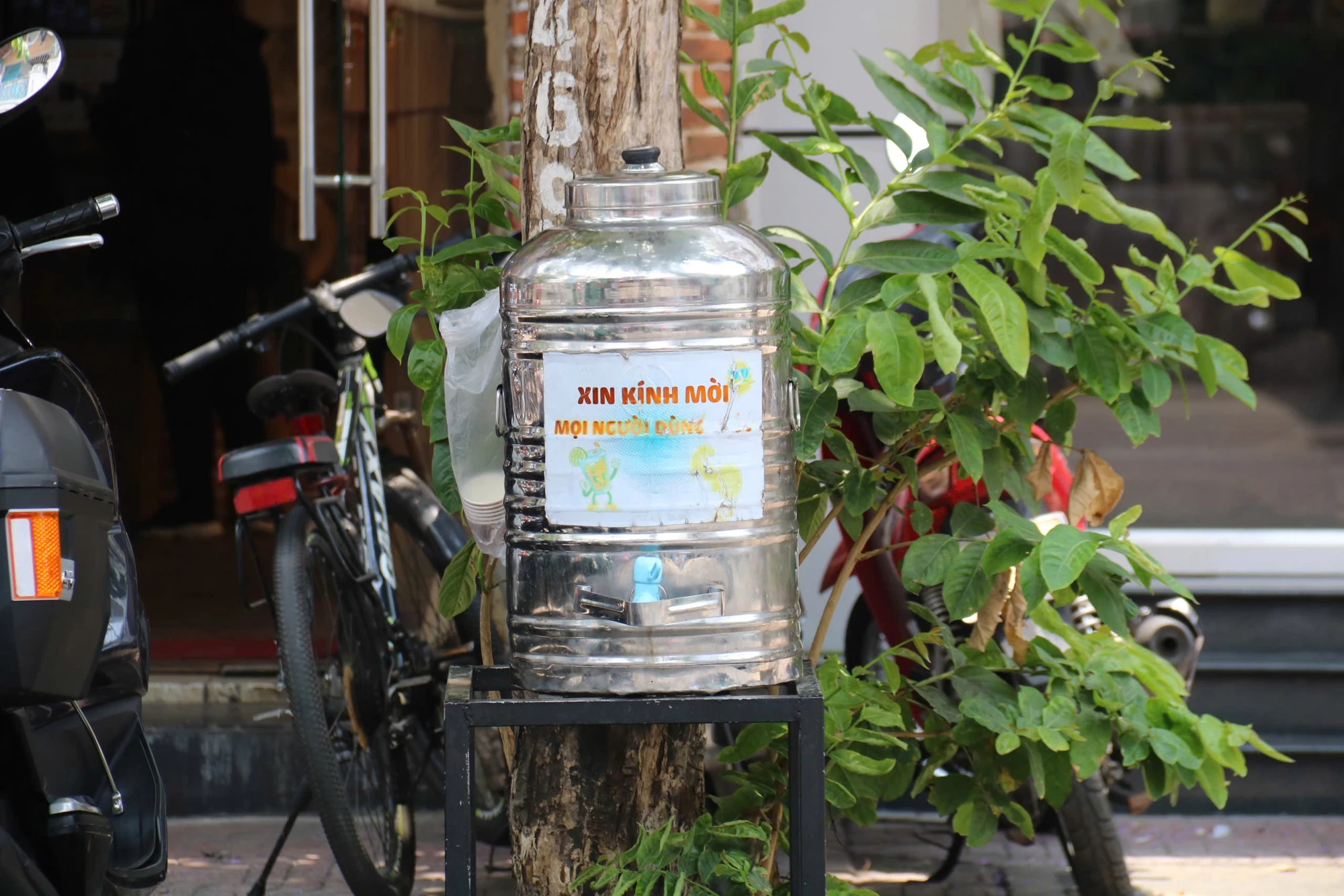 binh-nuoc-mien-phi-13.jpg