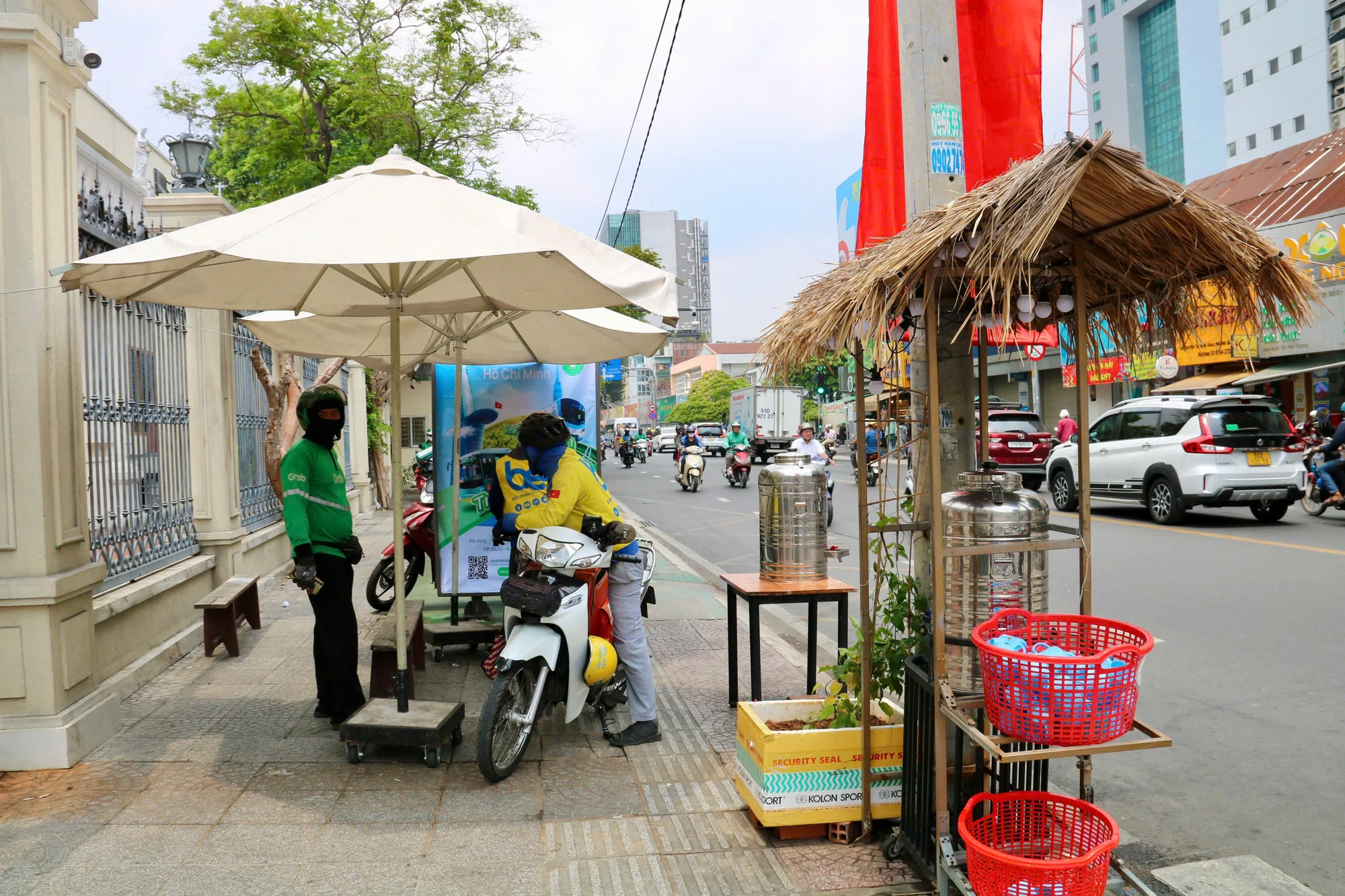 binh-nuoc-mien-phi-14.jpg