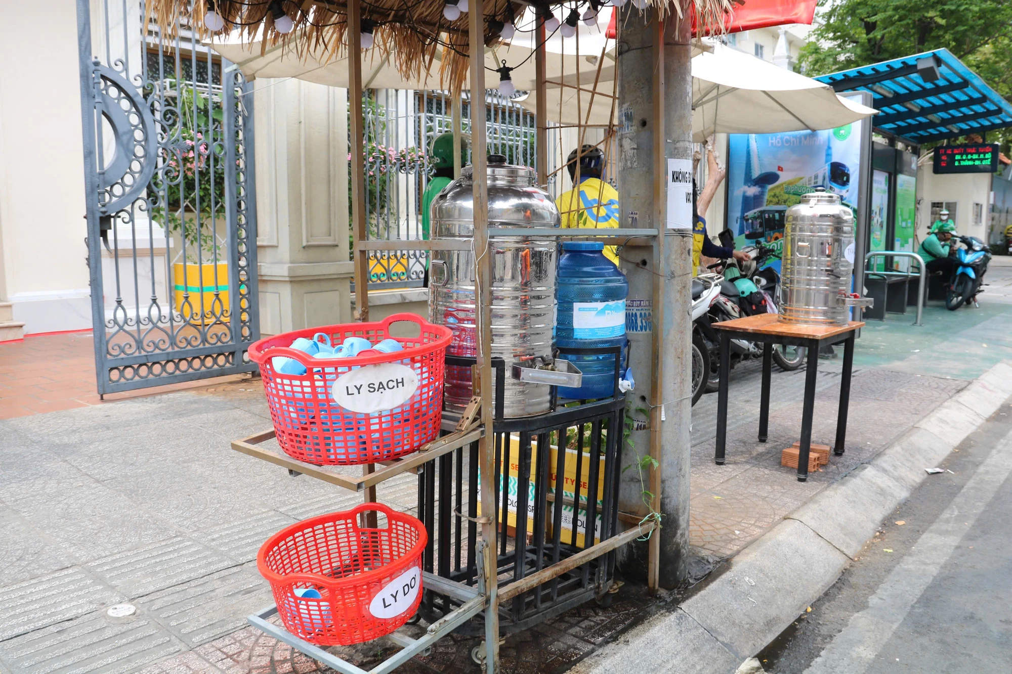 binh-nuoc-mien-phi-15.jpg