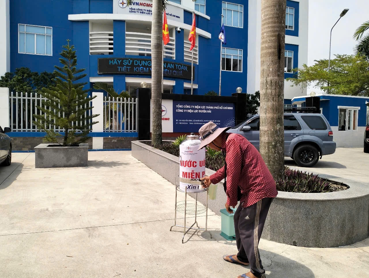 binh-nuoc-mien-phi-21.jpg