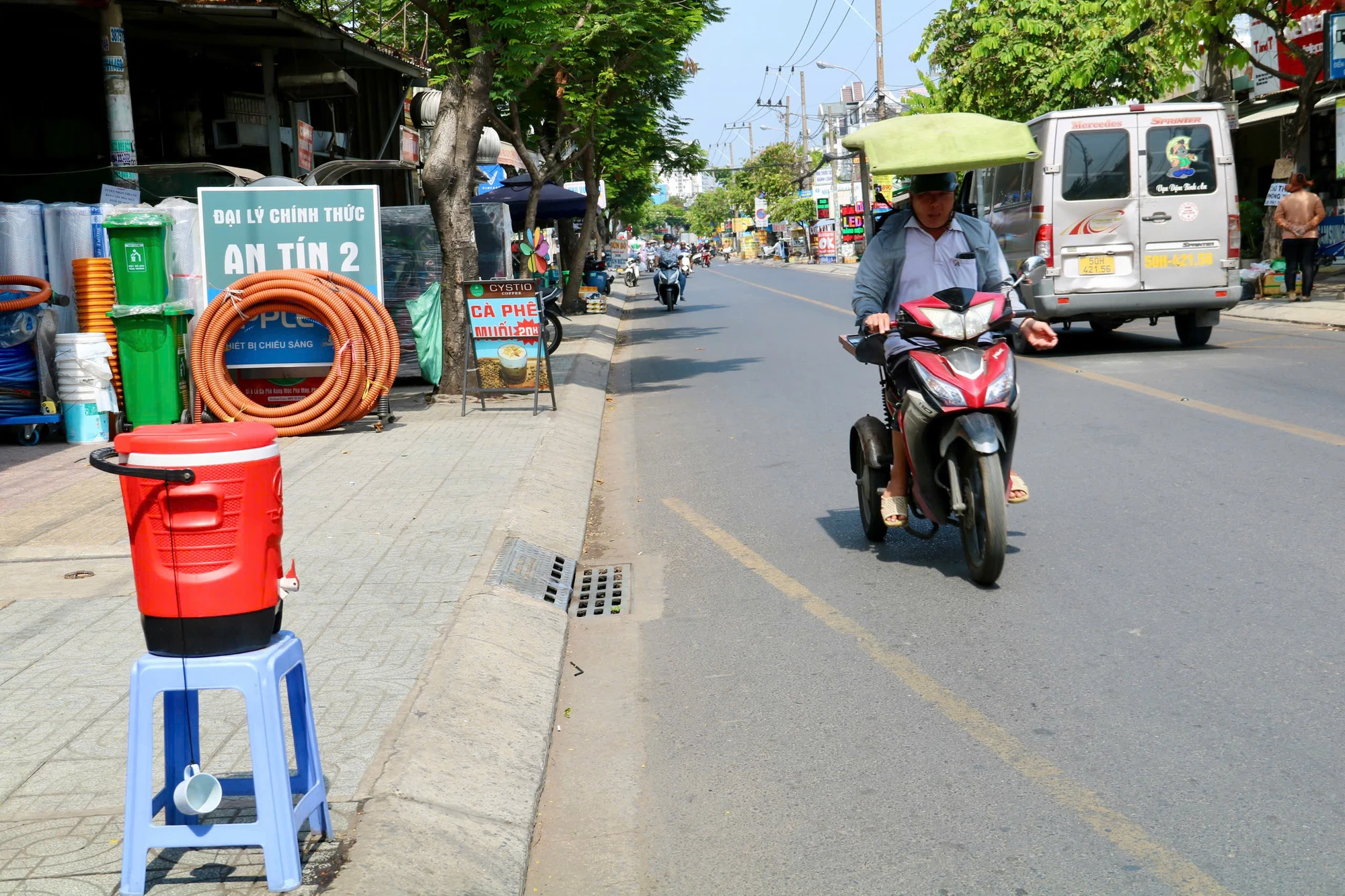 binh-nuoc-mien-phi-5.jpg