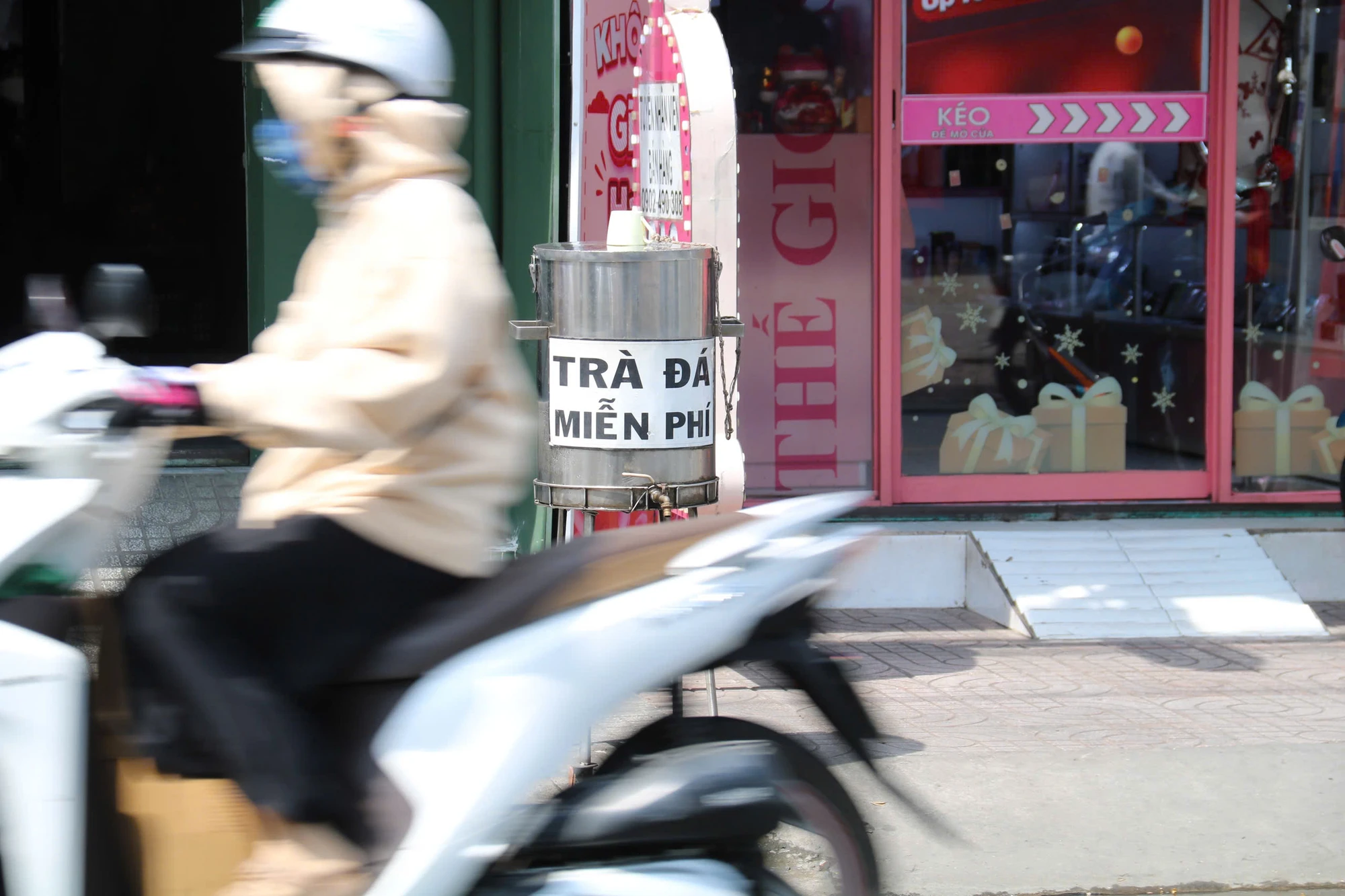 binh-nuoc-mien-phi-9.jpg