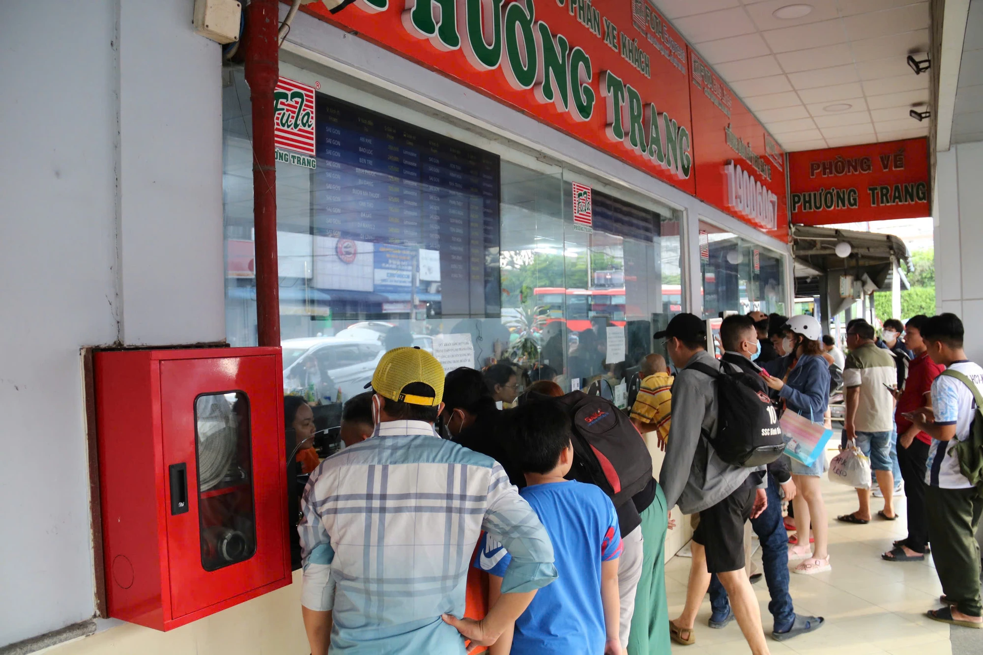 cua-ngo-phia-tay-335.jpg