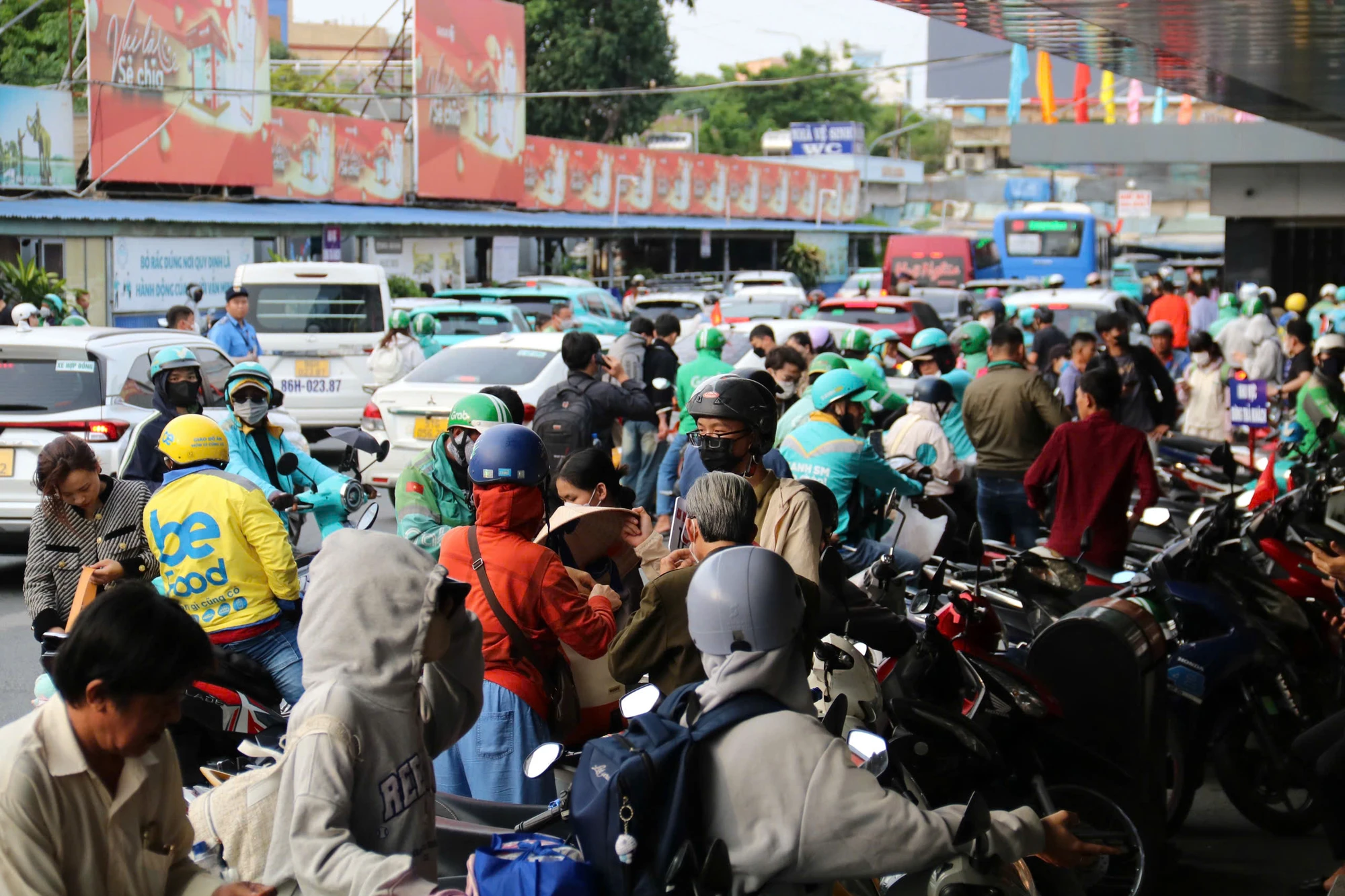 cua-ngo-phia-tay-336.jpg