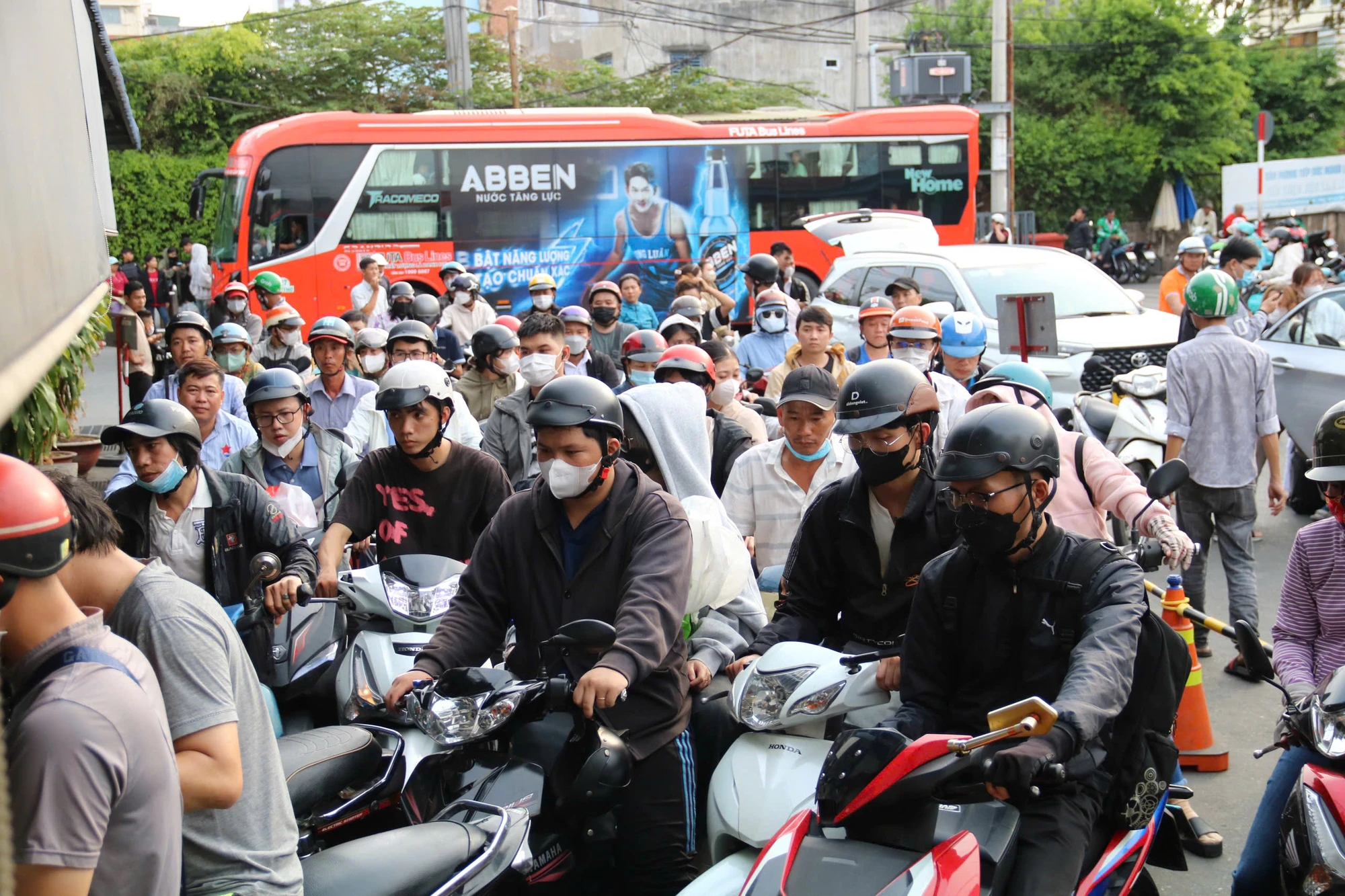 cua-ngo-phia-tay-340.jpg