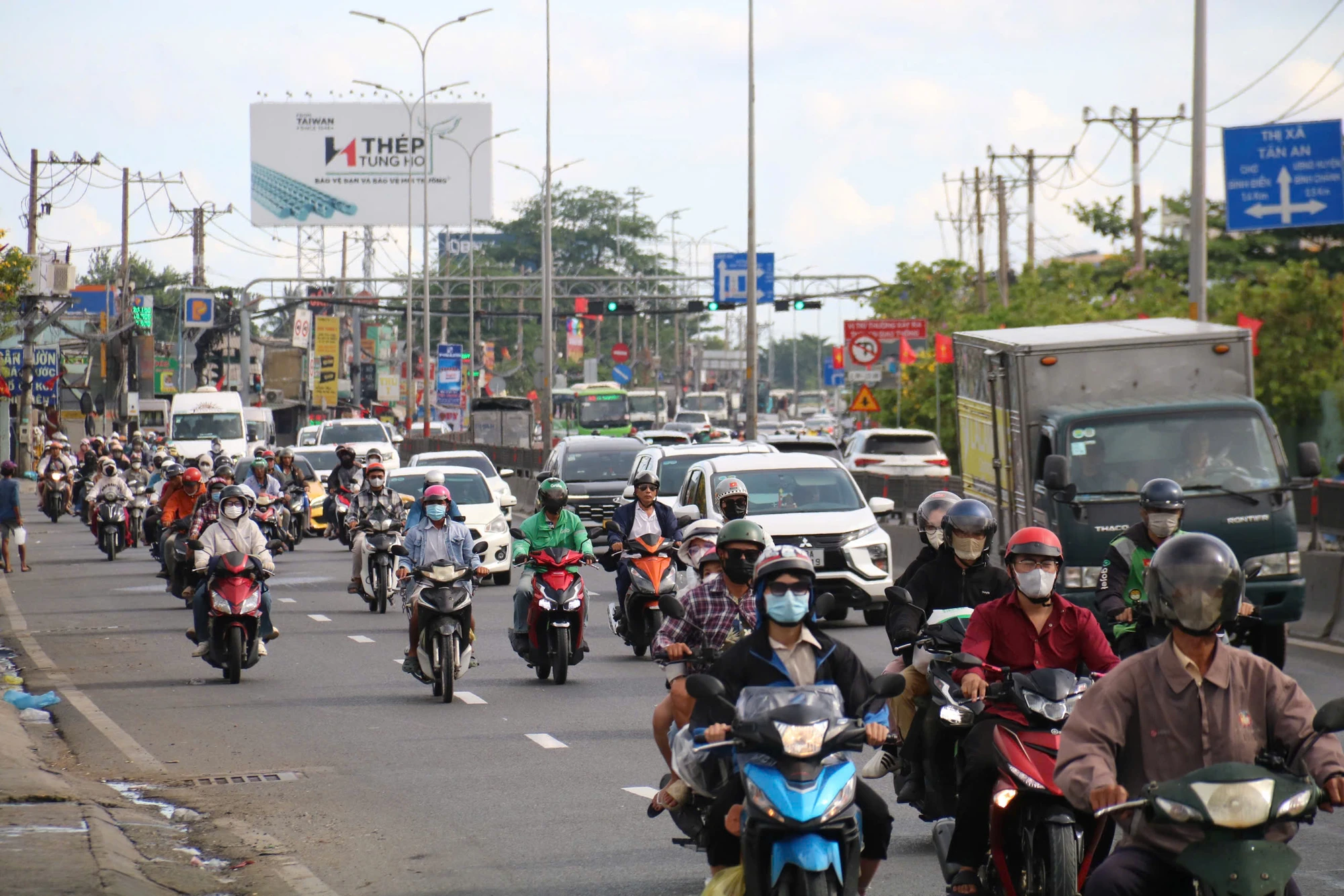Dòng người từ miền Tây đang đổ về TP.HCM sau kỳ nghỉ lễ