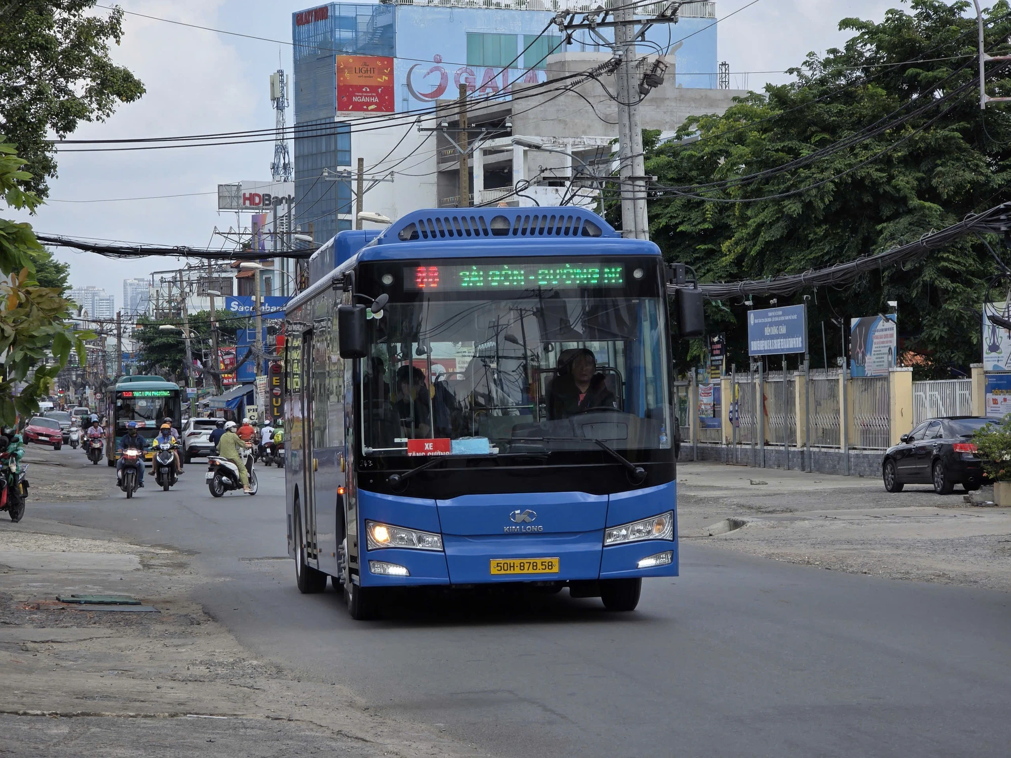 TP.HCM có 37 tuyến với gần 600 xe buýt điện mới thay thế xe cũ