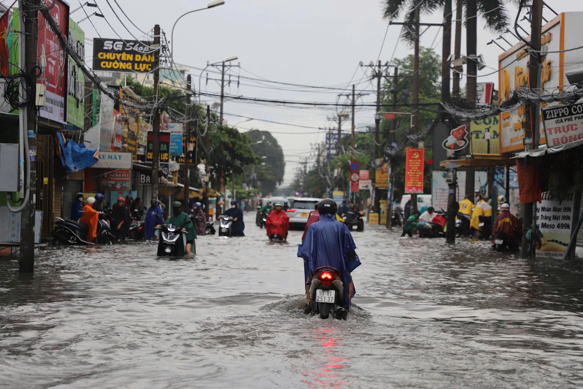 mưa lớn rạng sáng
