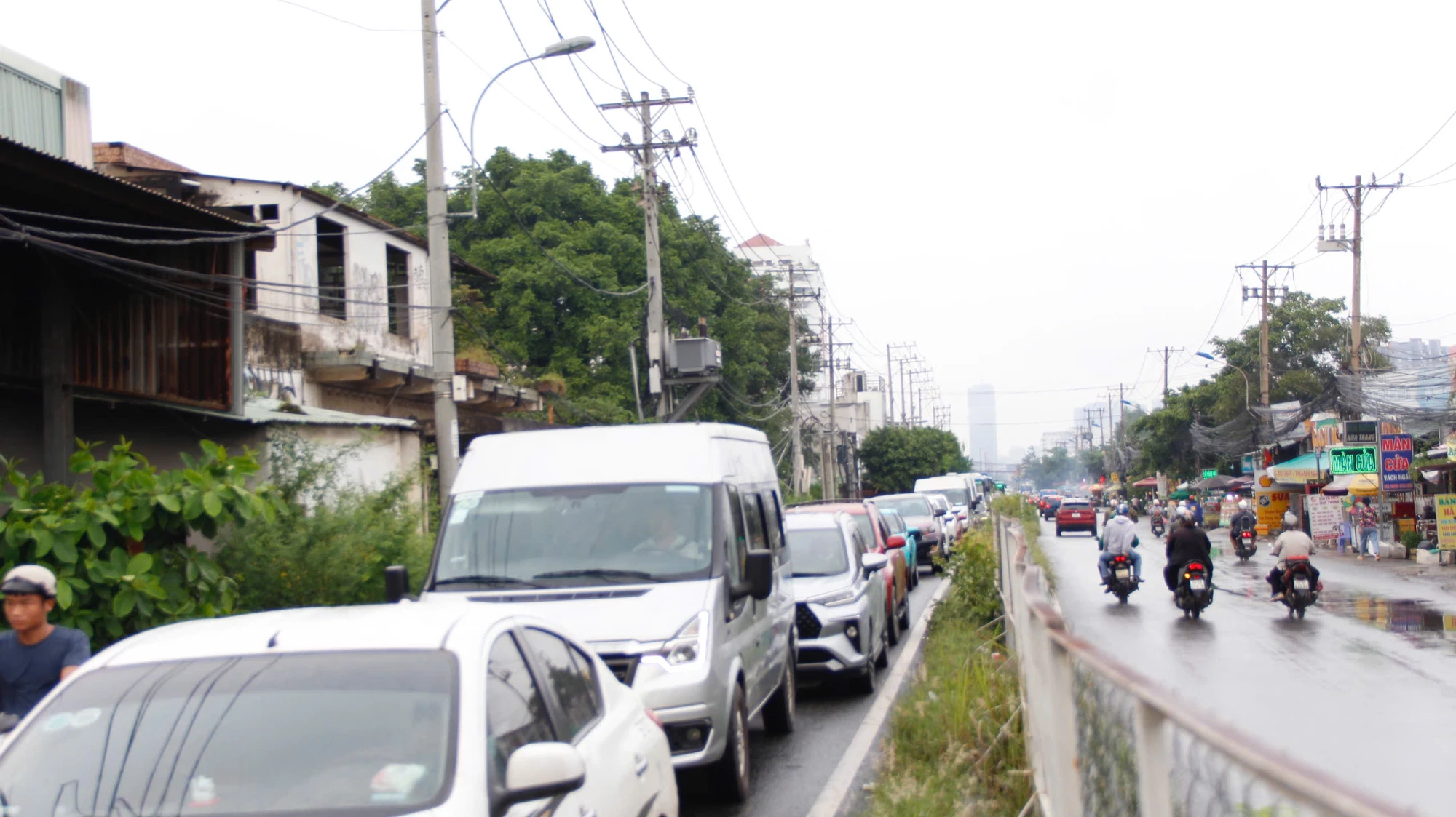 cua-ngo-phia-dong-13.jpg