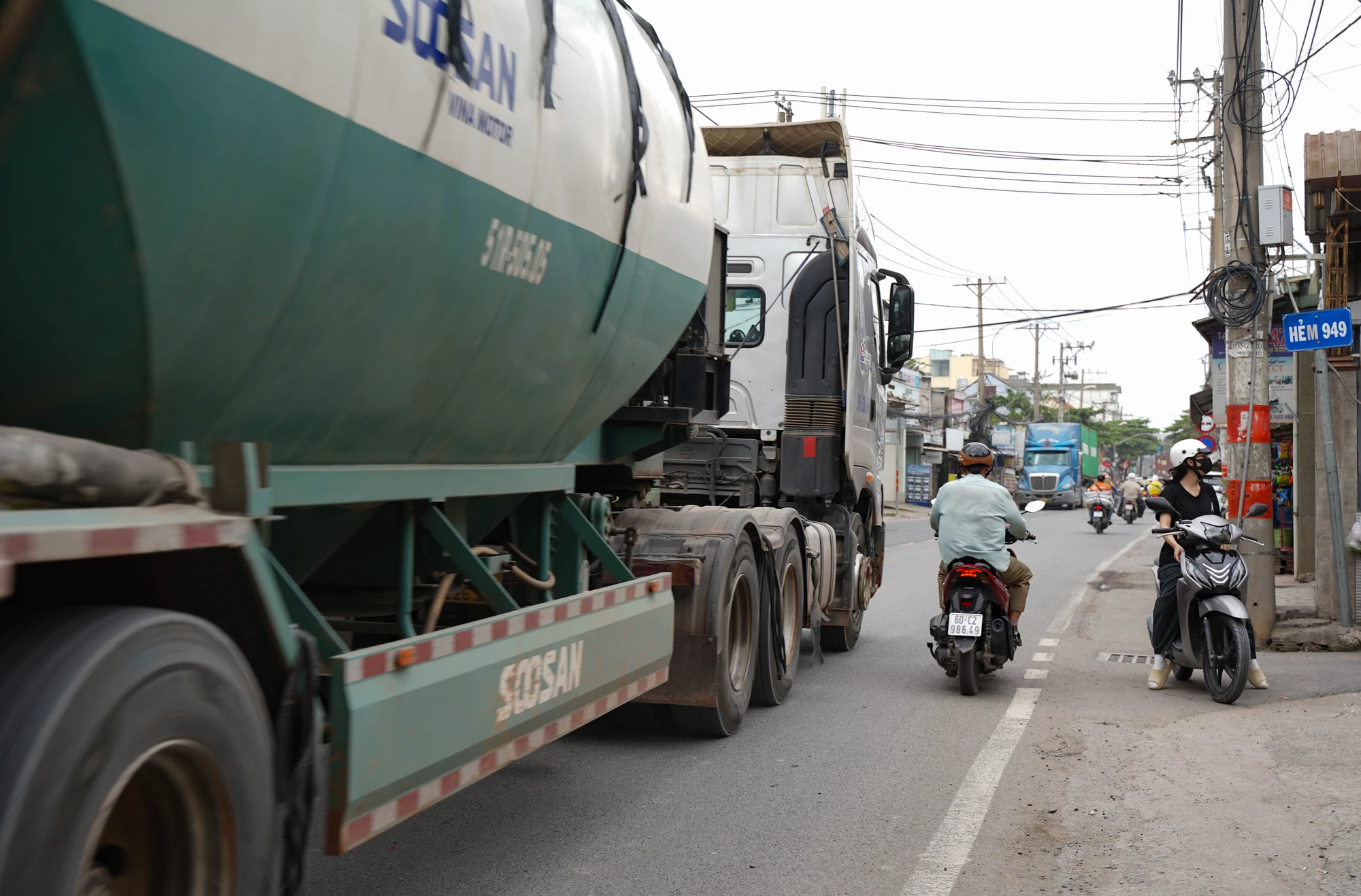 Cận cảnh 'tuyến đường đau khổ' Nguyễn Duy Trinh sắp được mở rộng