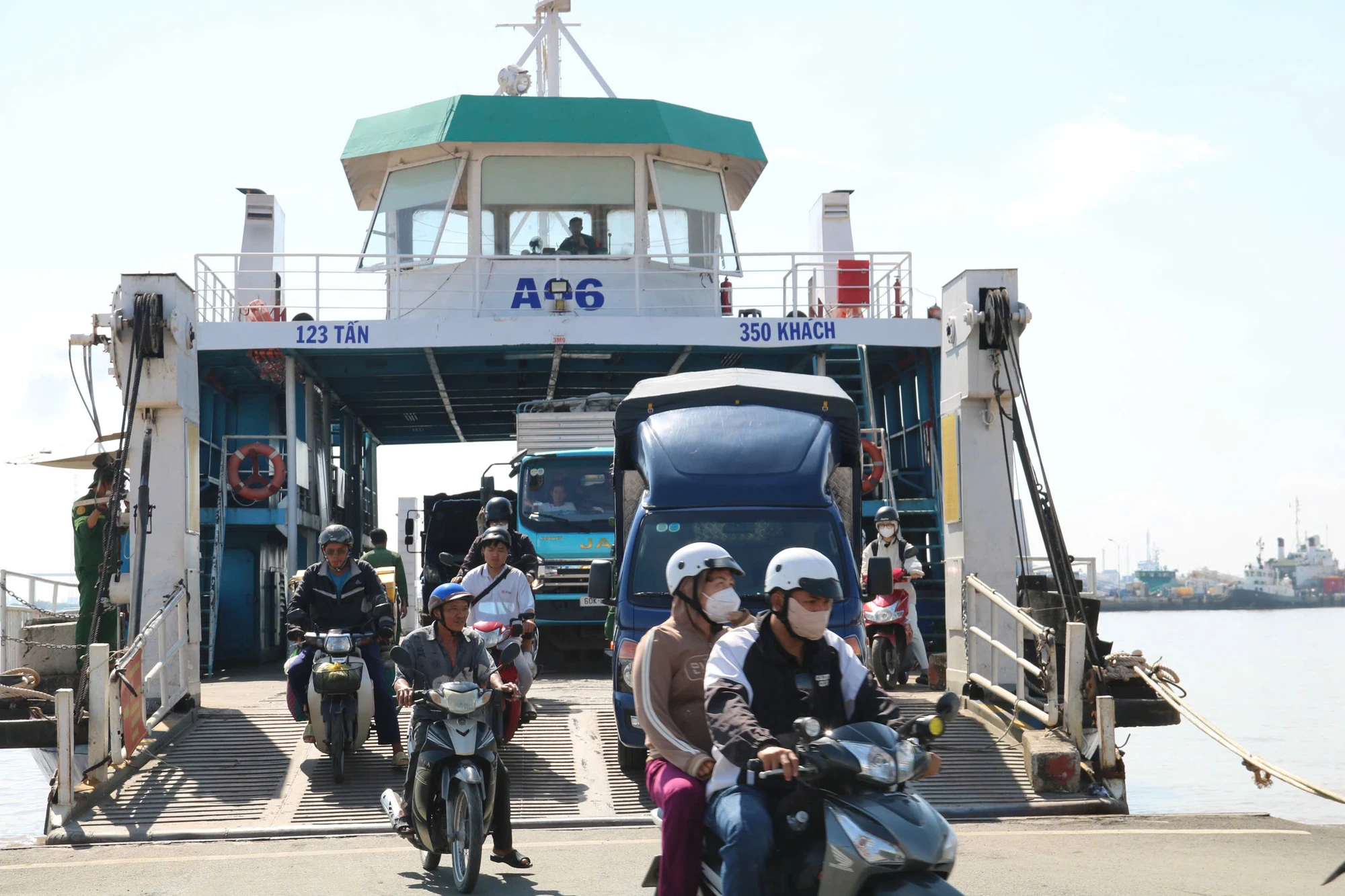 pha-binh-khanh-15.jpg