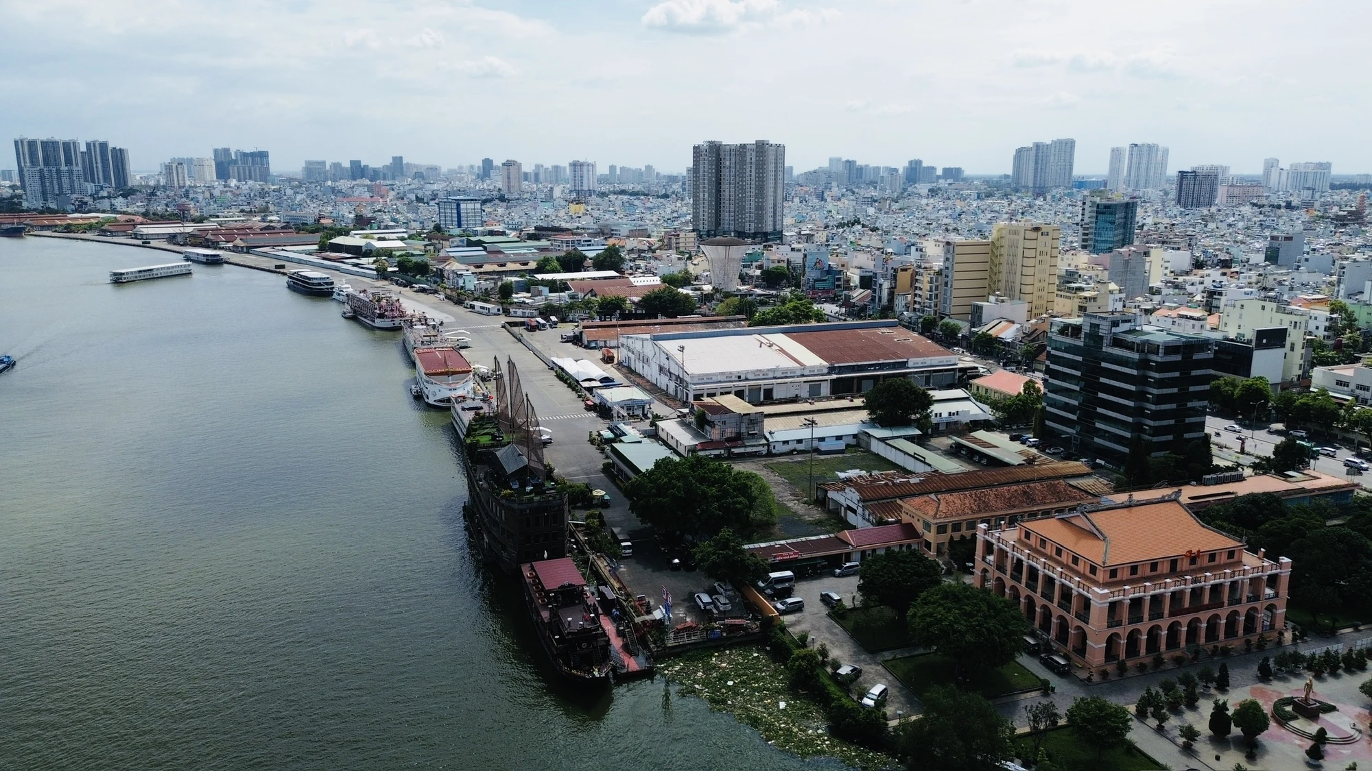 ben-nha-rong-4.jpg