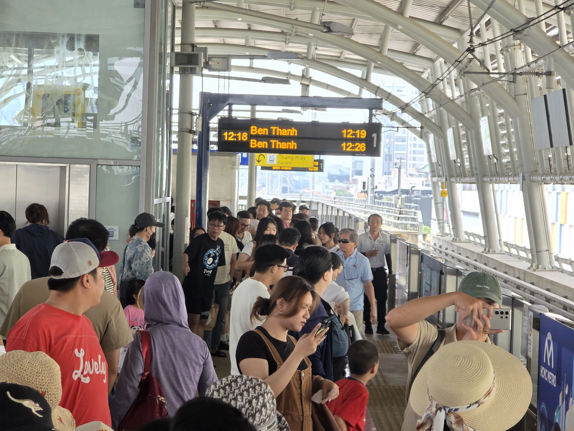 Mùng 1 Tết, metro số 1 sẽ có 20 chuyến tàu từ 0 giờ 30 đến 2 giờ.