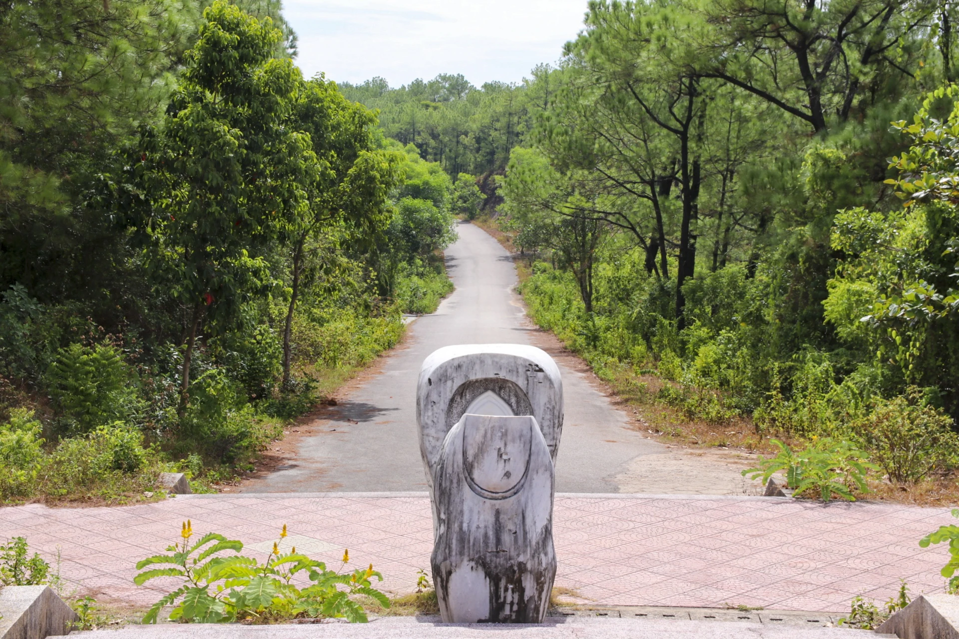 tuong-cong-vien-thuy-tien-3.jpg