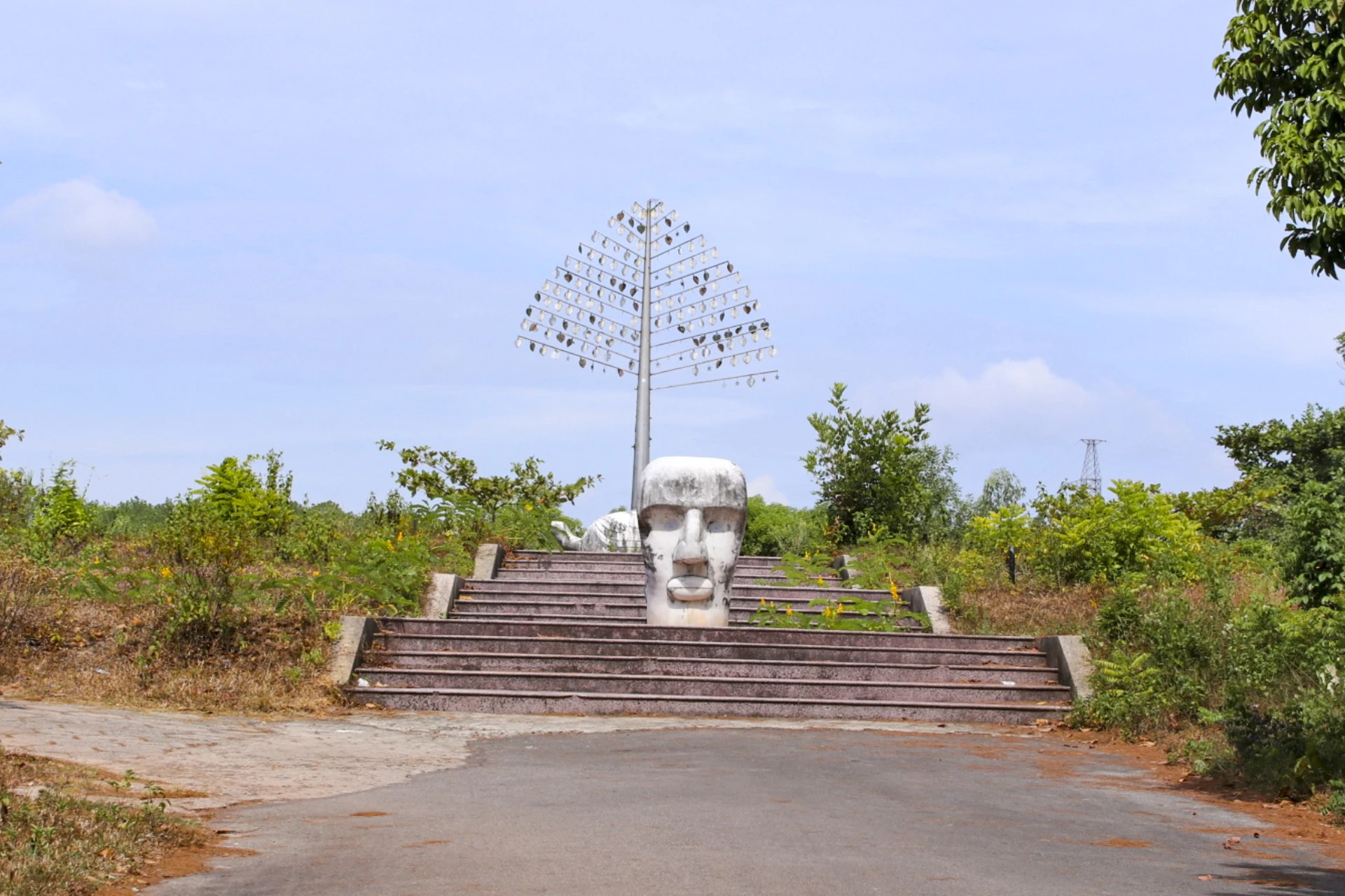 tuong-cong-vien-thuy-tien-5.jpg