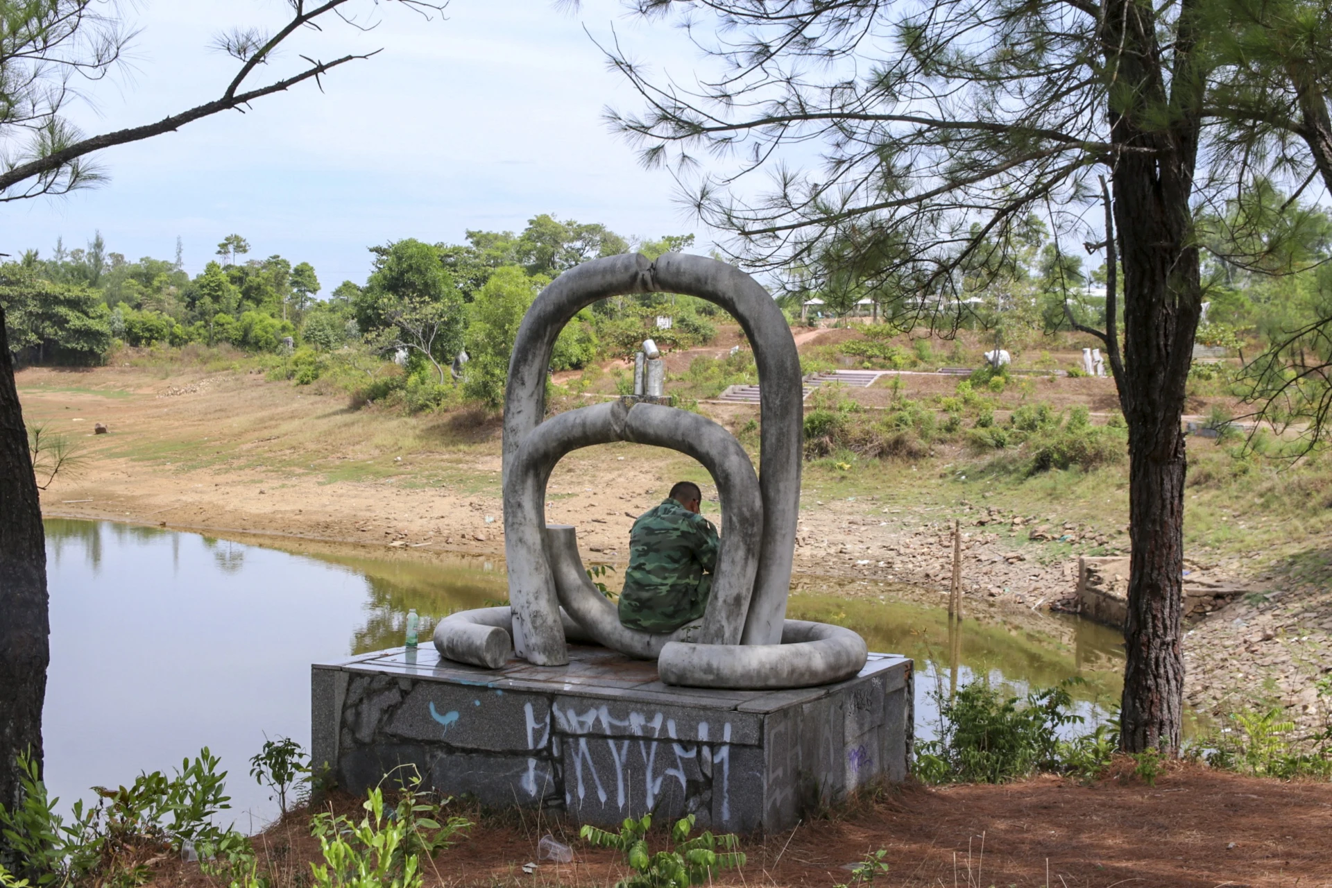 tuong-cong-vien-thuy-tien-6.jpg