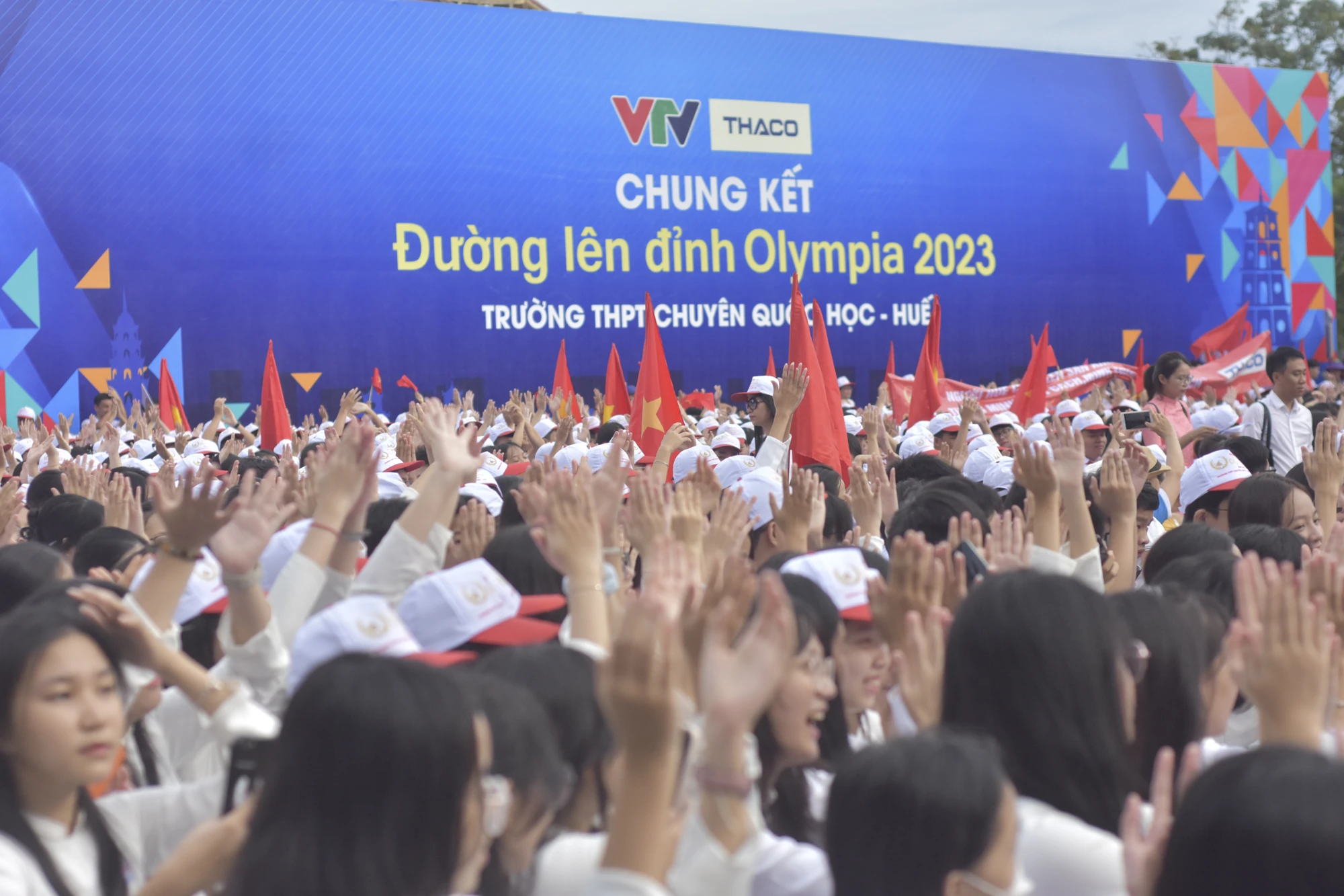 duong-len-dinh-olypia-hue-1.jpg