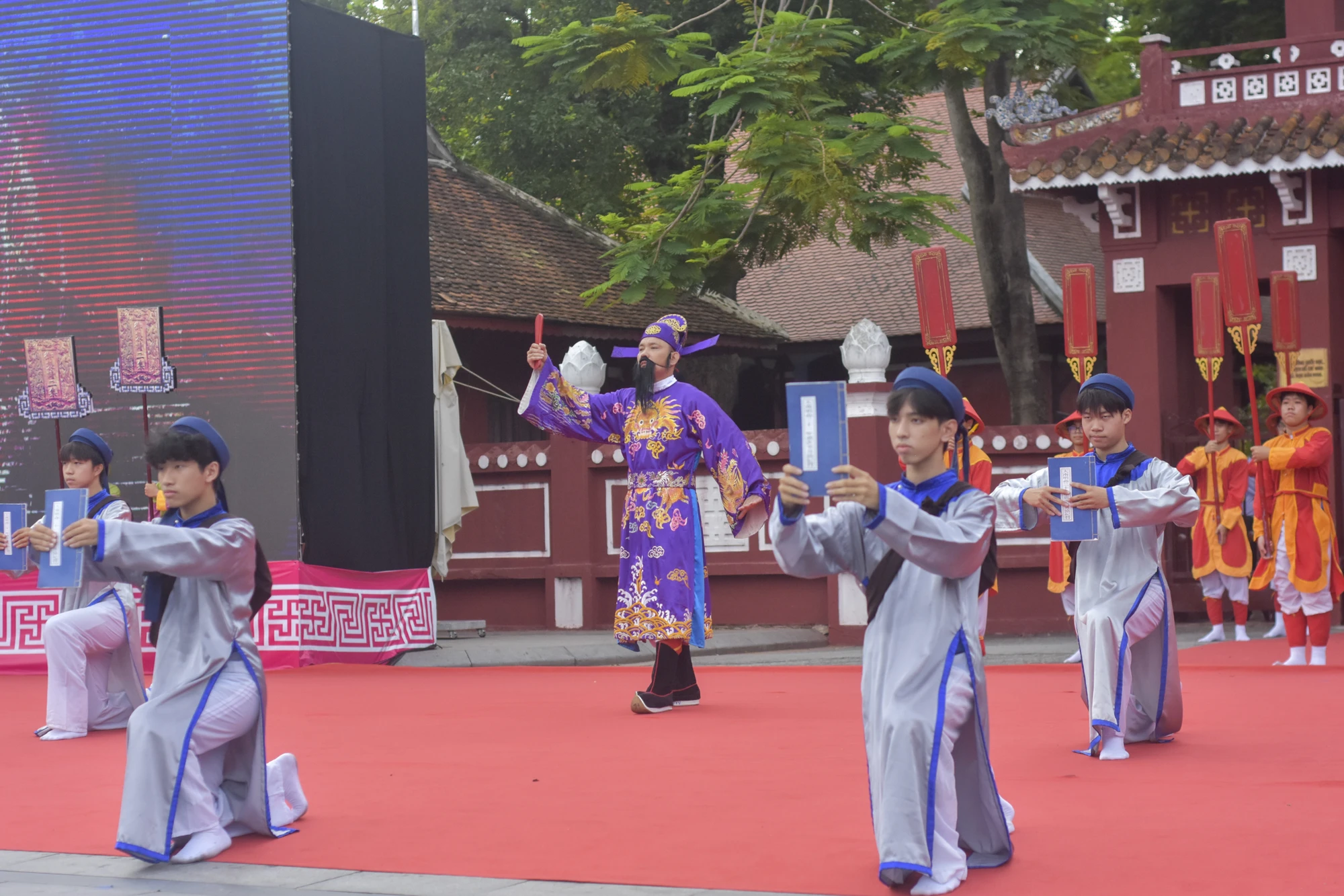 duong-len-dinh-olypia-hue-5.jpg