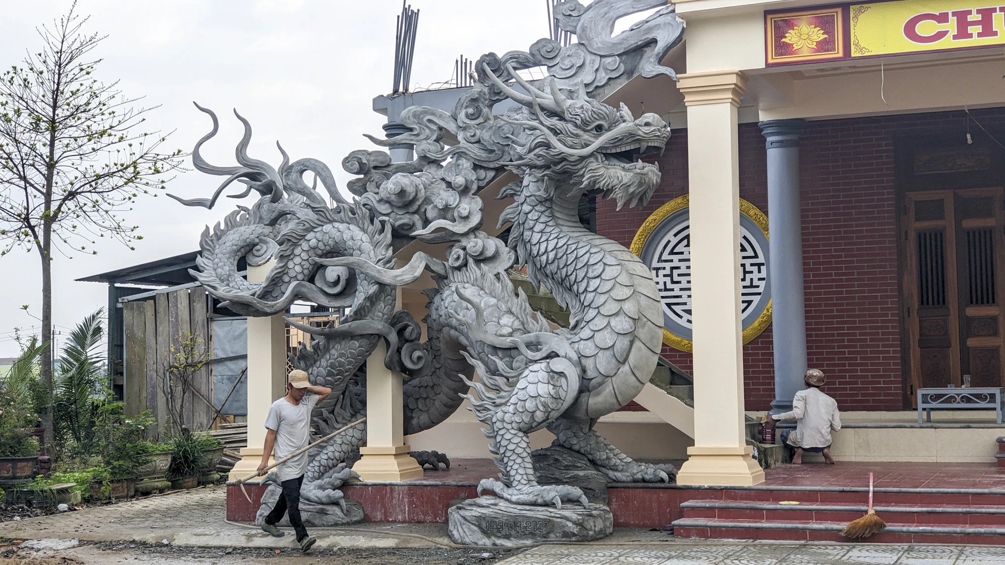 cha-de-cua-hoa-hau-meo-sap-trinh-lang-linh-vat-rong (9).jpg