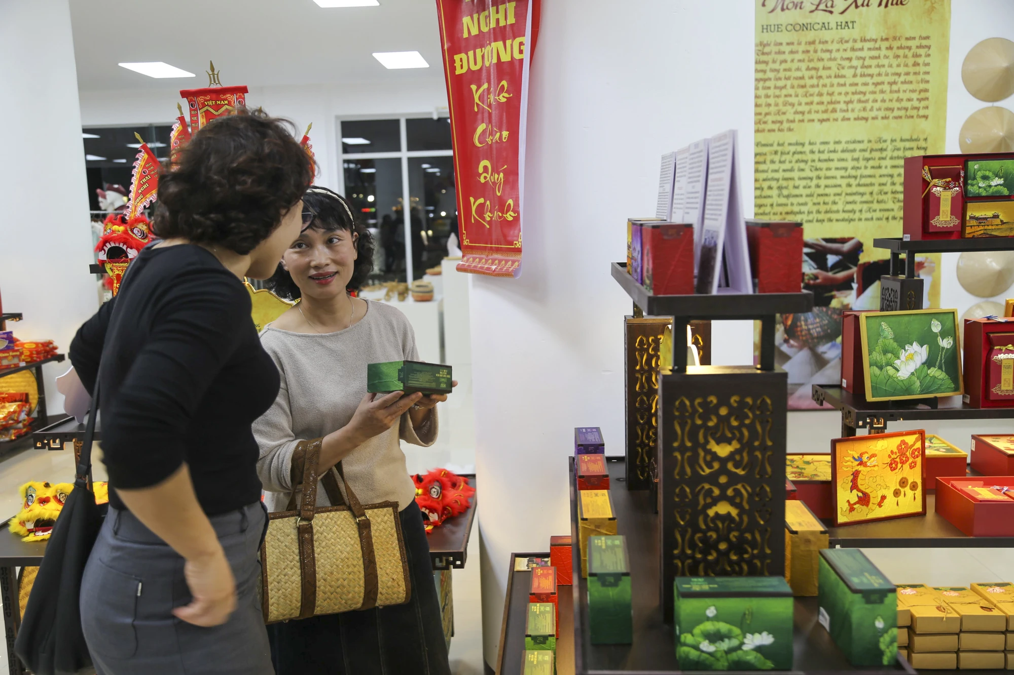 trai-nghiem-lang-nghe-truyen-thong-hue-5.jpg