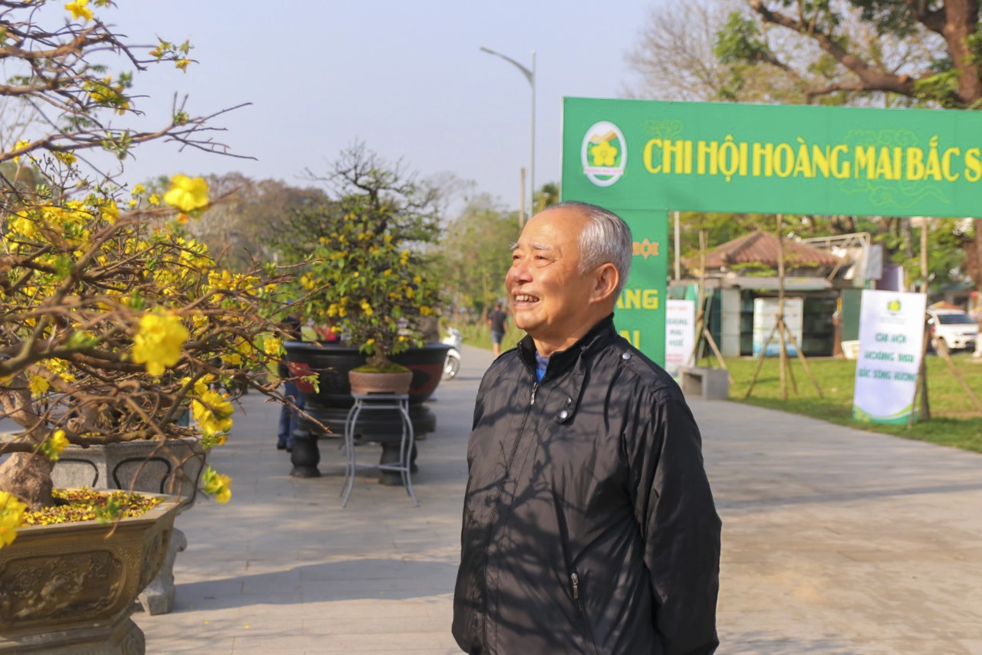 ngam-nhung-goc-mai-hue-khoe-sac-ben-song-huong-22.jpg