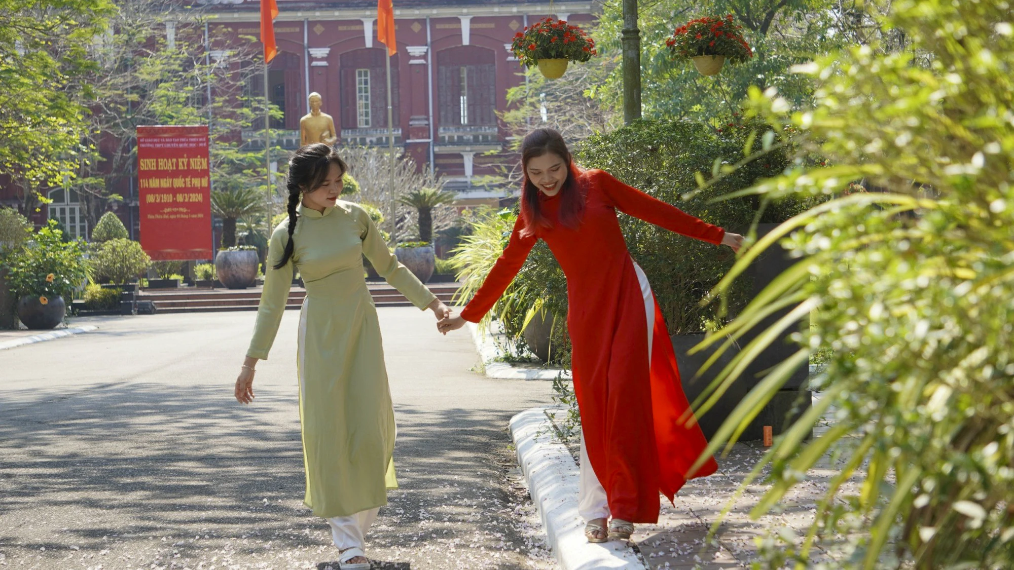 diep-anh-dao-khoe-sac-o-hue-11.jpg
