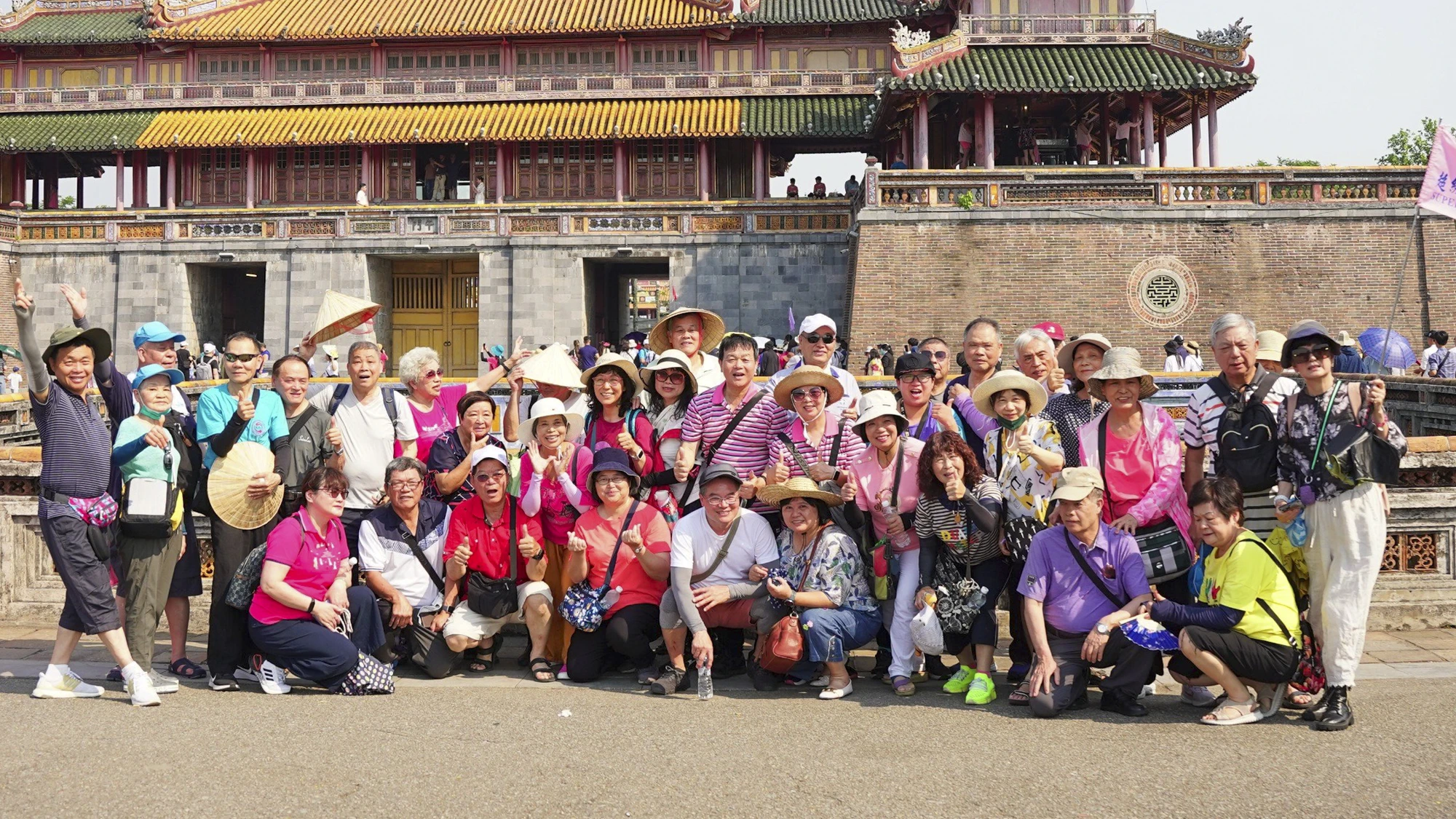 du-khach-tham-quan-dai-noi-hue-ngay-le-10.jpg