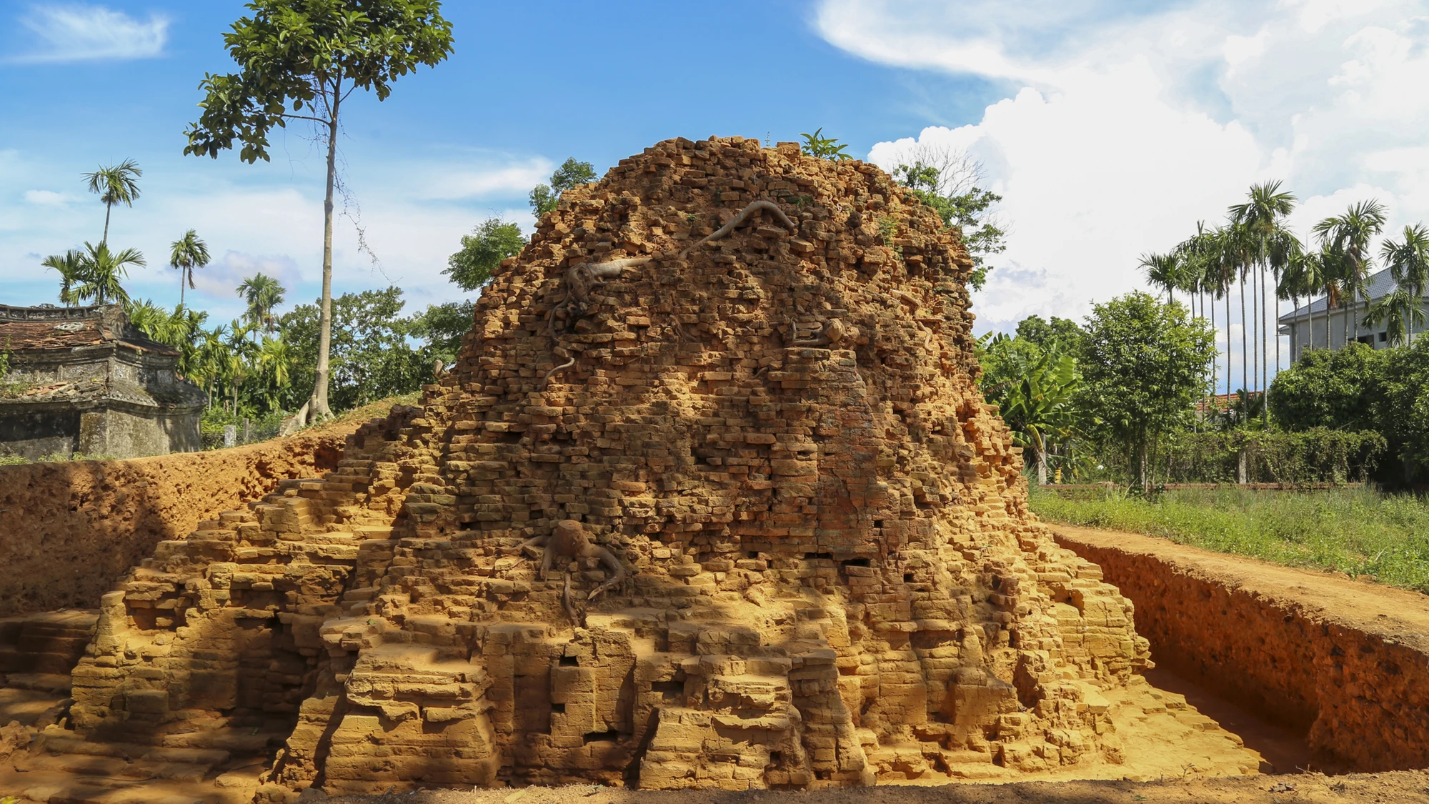 ngam-thap-doi-co-champa-1-000-nam-tuoi-11.jpg
