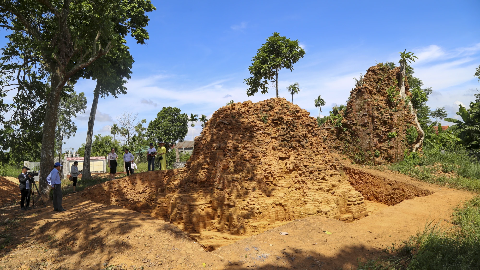 ngam-thap-doi-co-champa-1-000-nam-tuoi-4.jpg