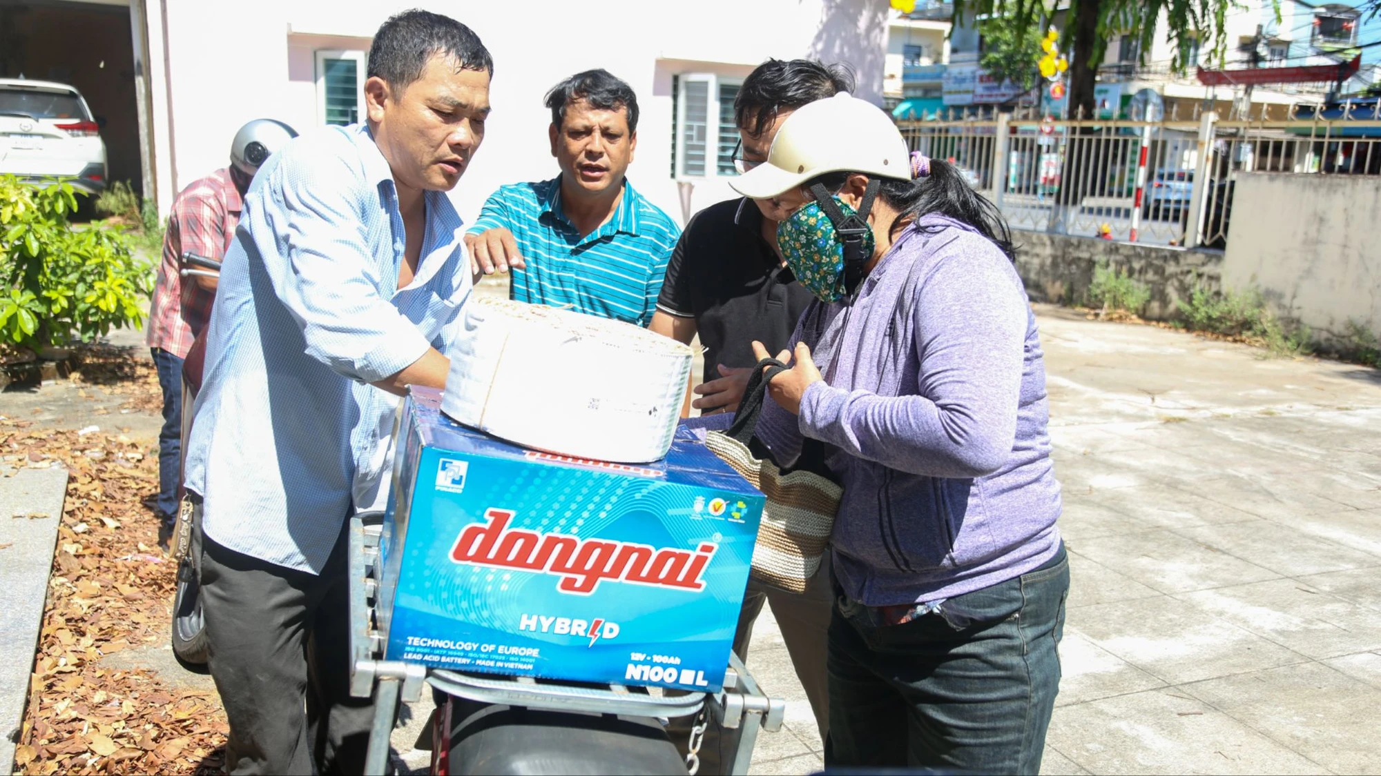 cung-ngu-dan-thap-sang-den-tren-bien-3.jpg