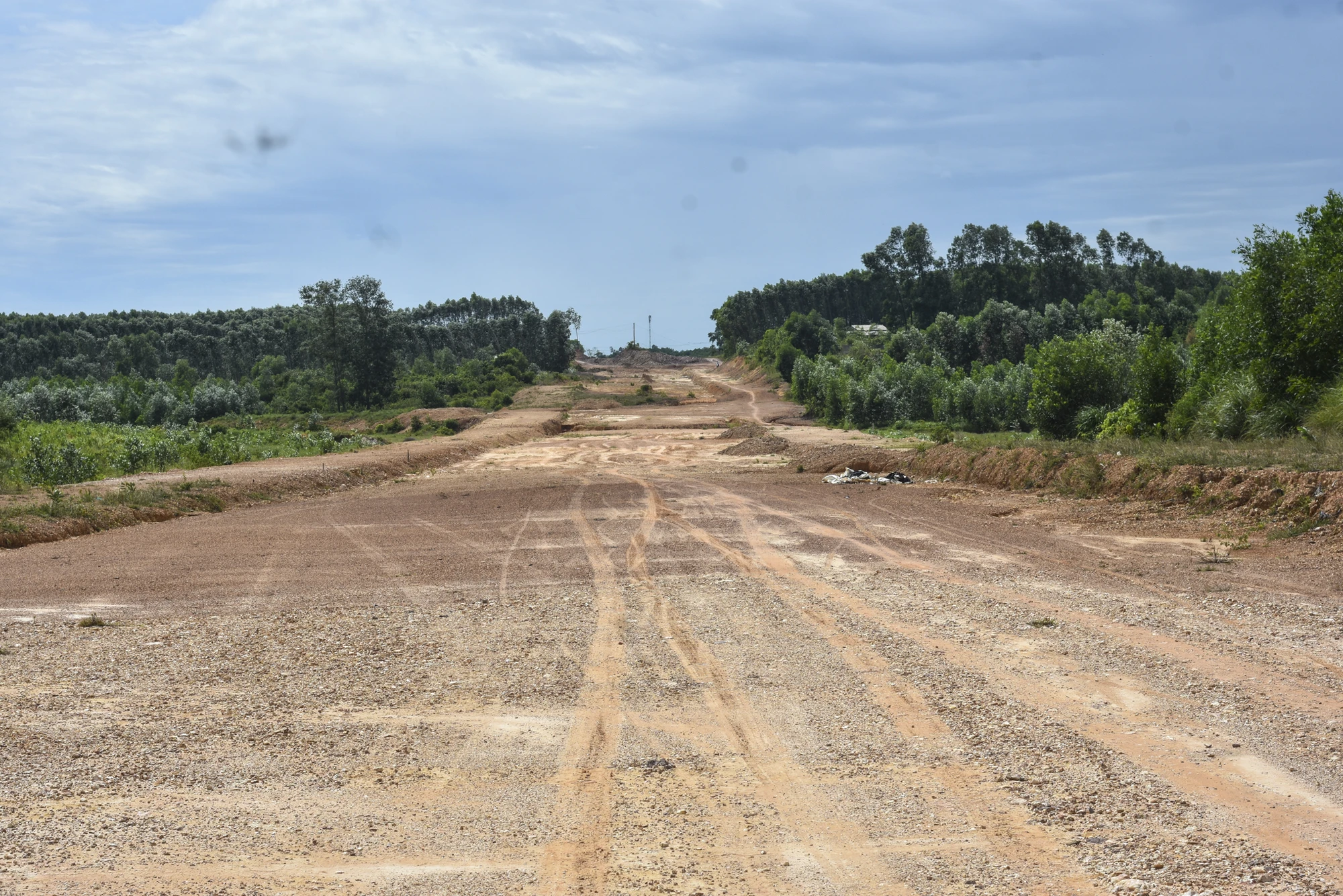 duong-lam-mai-khong-xong-quang-tri-cham-dut-hop-dong-voi-nha-thau.jpg