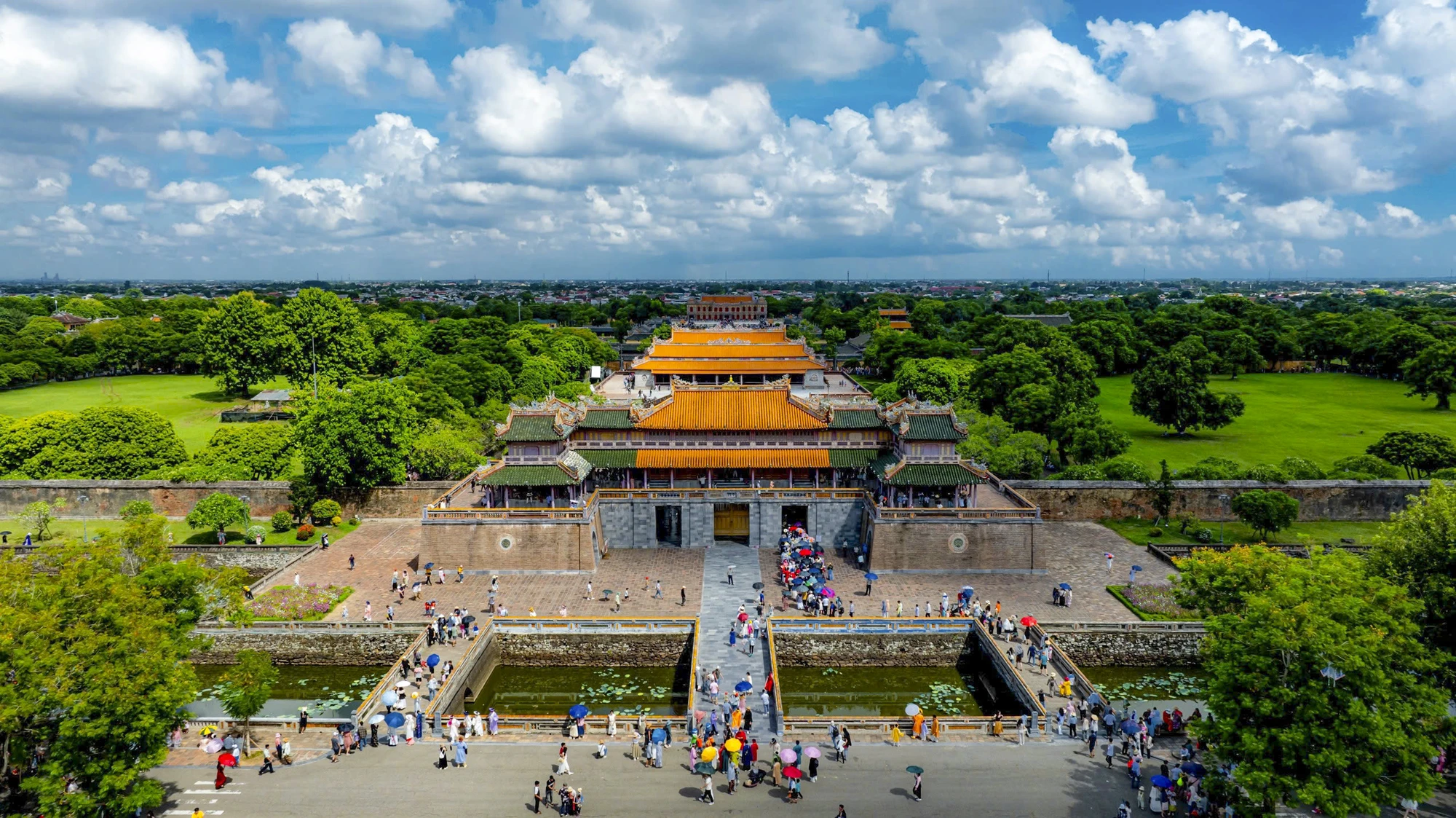 Đông đảo du khách tham quan di tích Huế trong ngày Quốc khánh 2-9