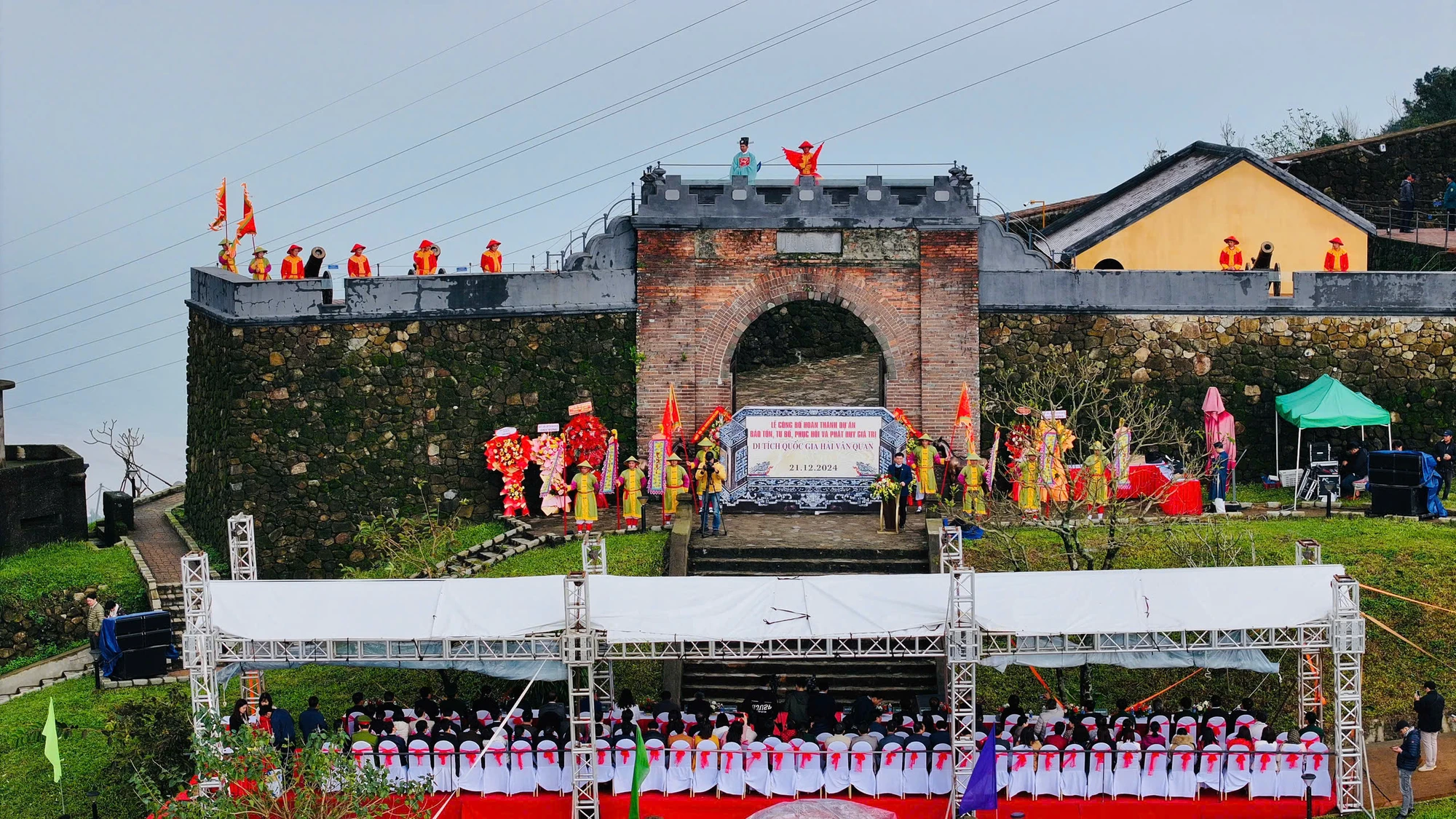 hai-van-quan-sau-cai-bat-tay-lich-su-cua-thua-thien-hue-va-da-nang-16-3147.jpg