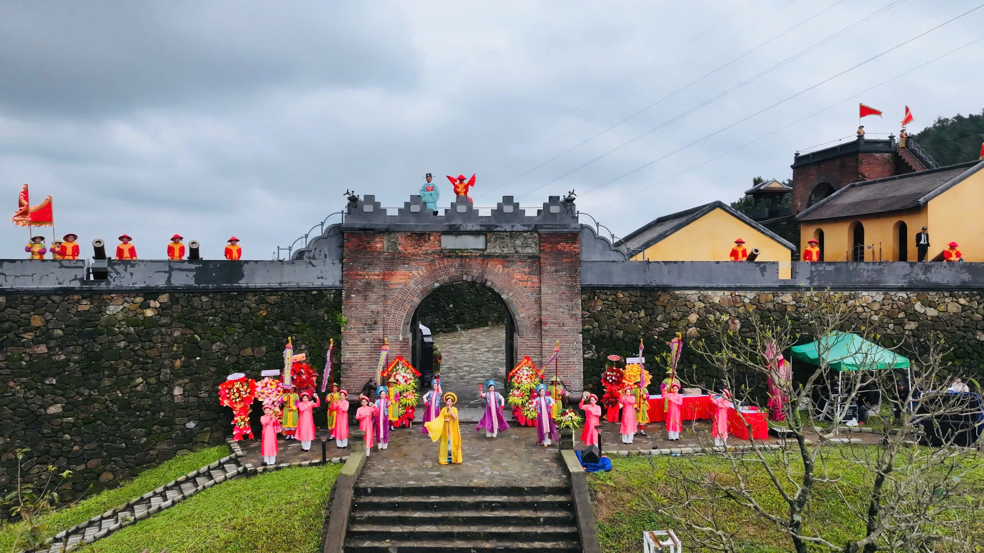 hai-van-quan-sau-cai-bat-tay-lich-su-cua-thua-thien-hue-va-da-nang-4-3367.jpg